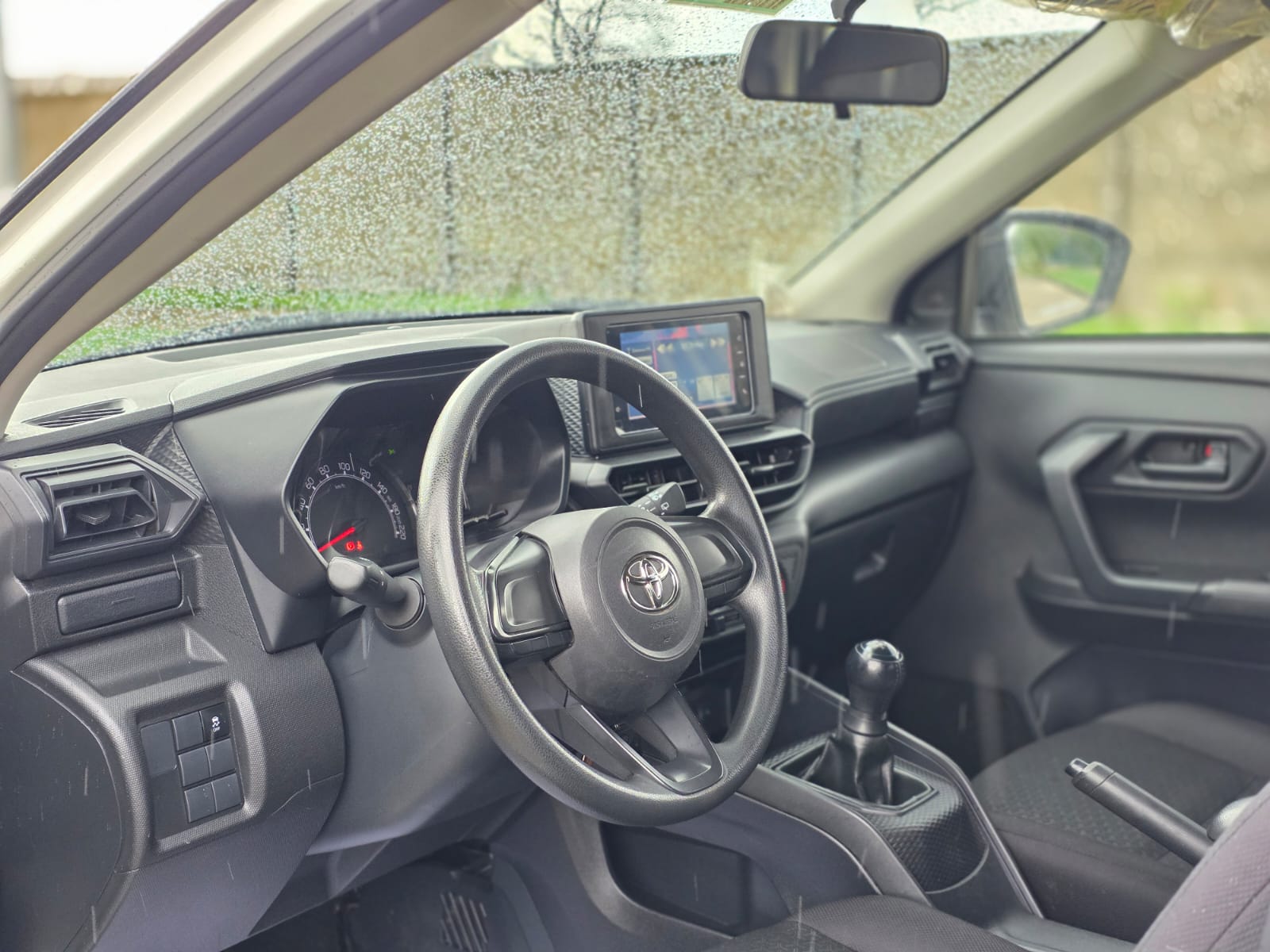 
								Toyota Raize full									