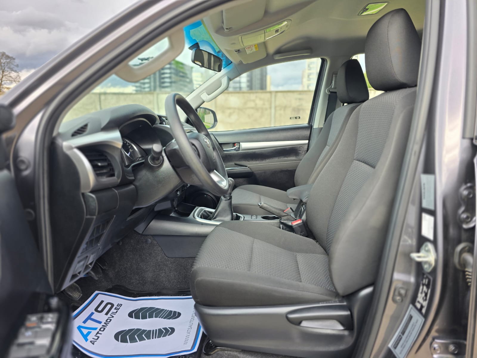 
								Toyota NEW HILUX SR full									