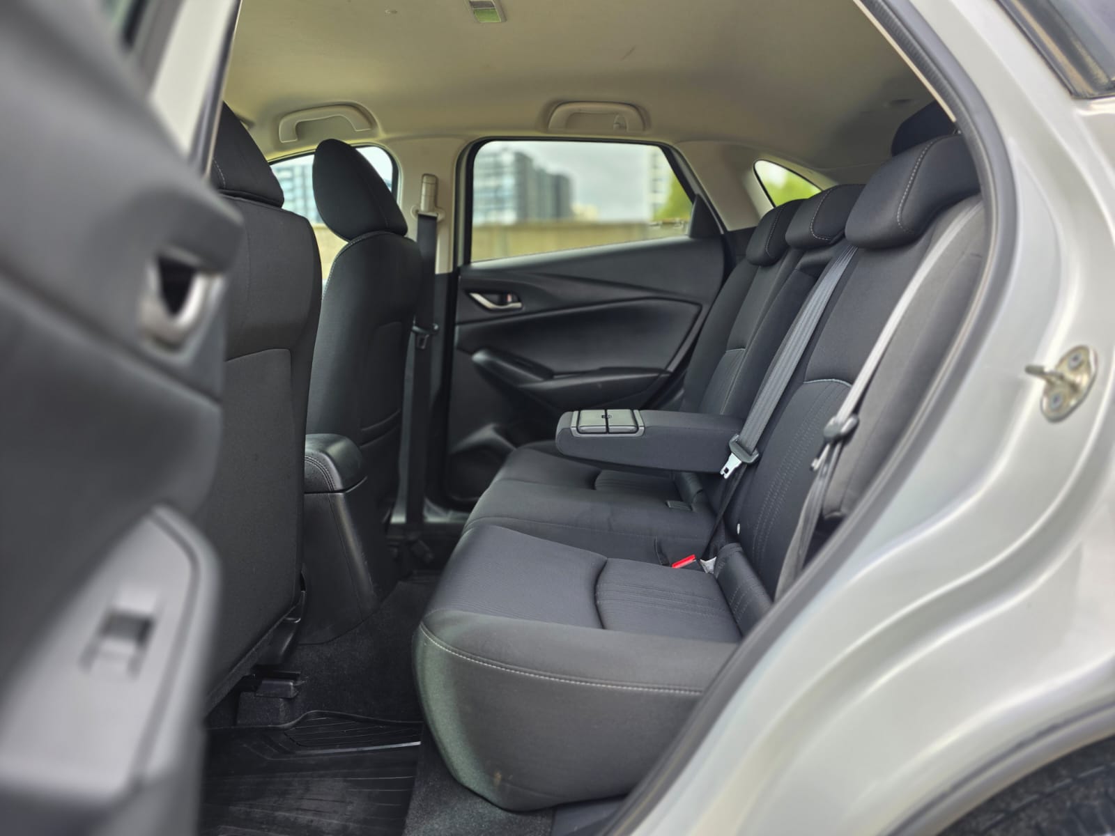 
								Mazda CX-3 R full									