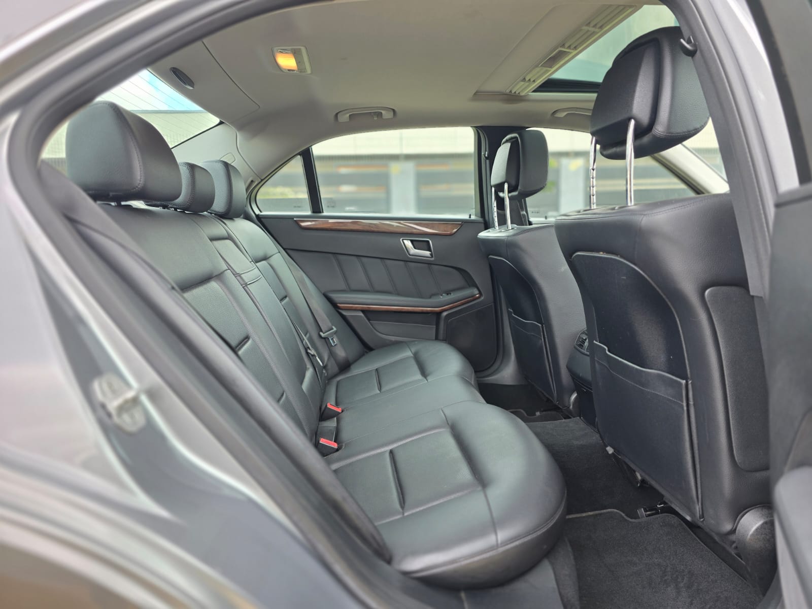 
								Mercedes E350 CGI ELEGANCE full									