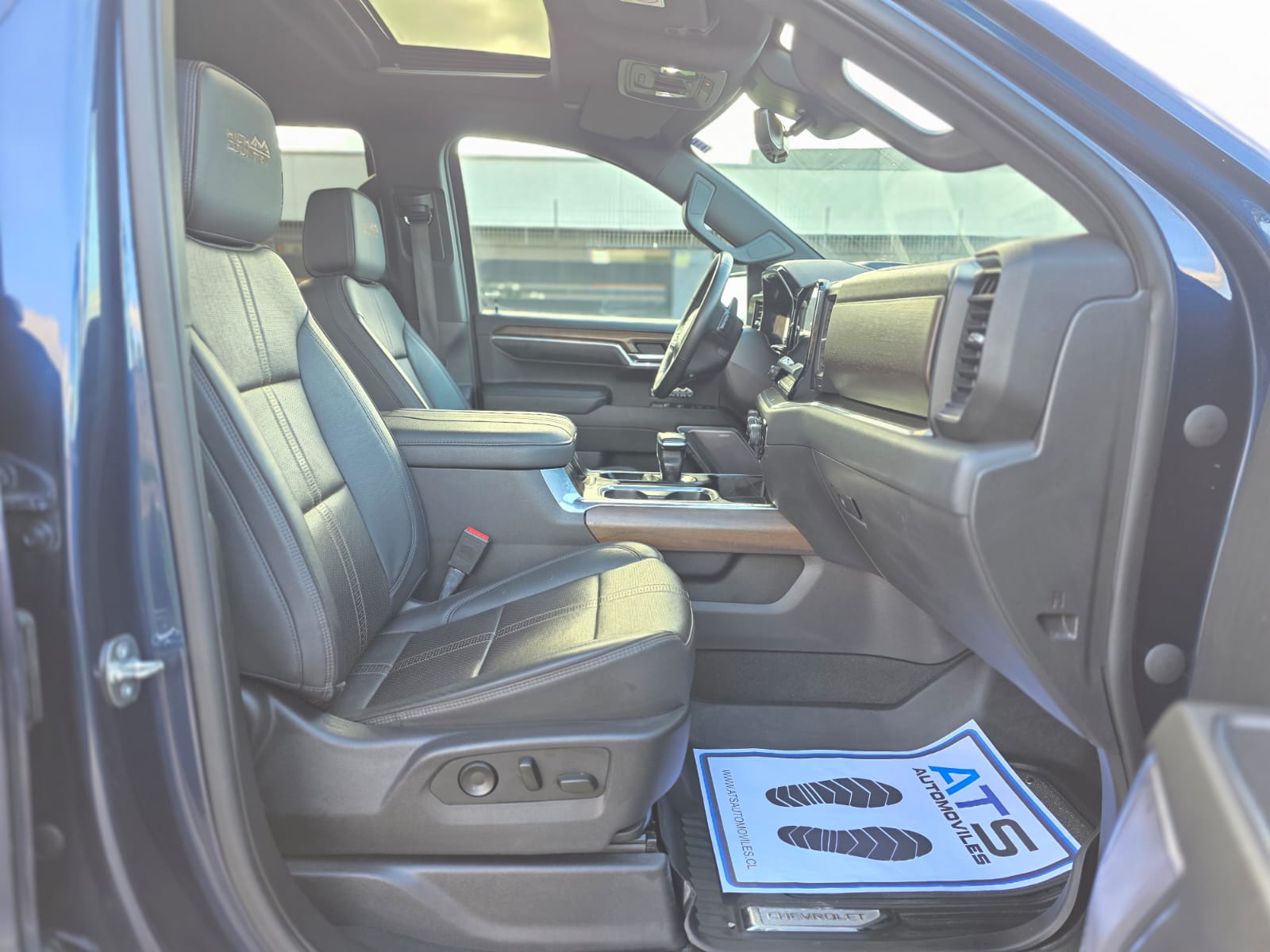 
								Chevrolet Silverado HIGH COUNTRY full									