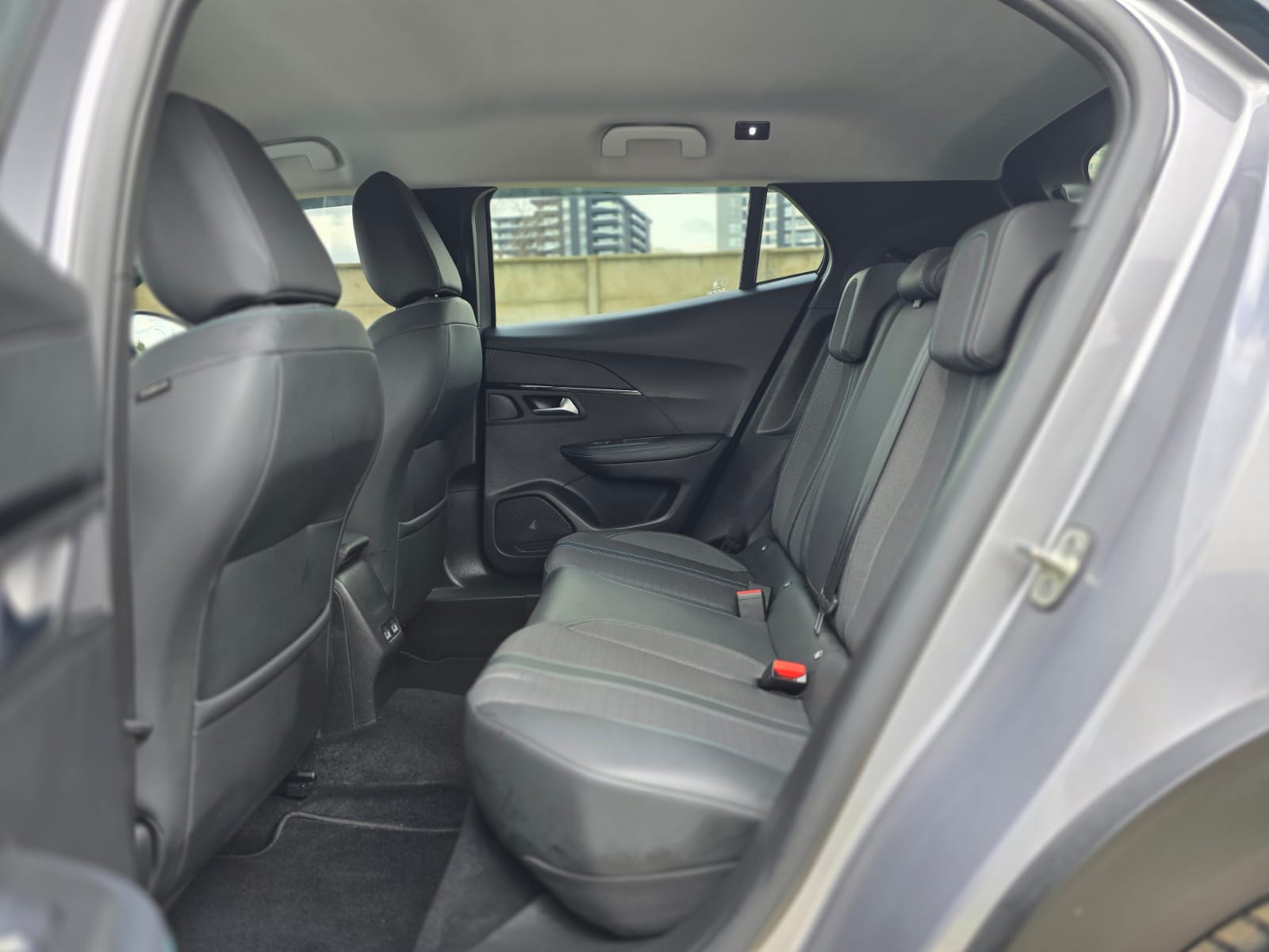 
								Peugeot 2008 ALLURE full									