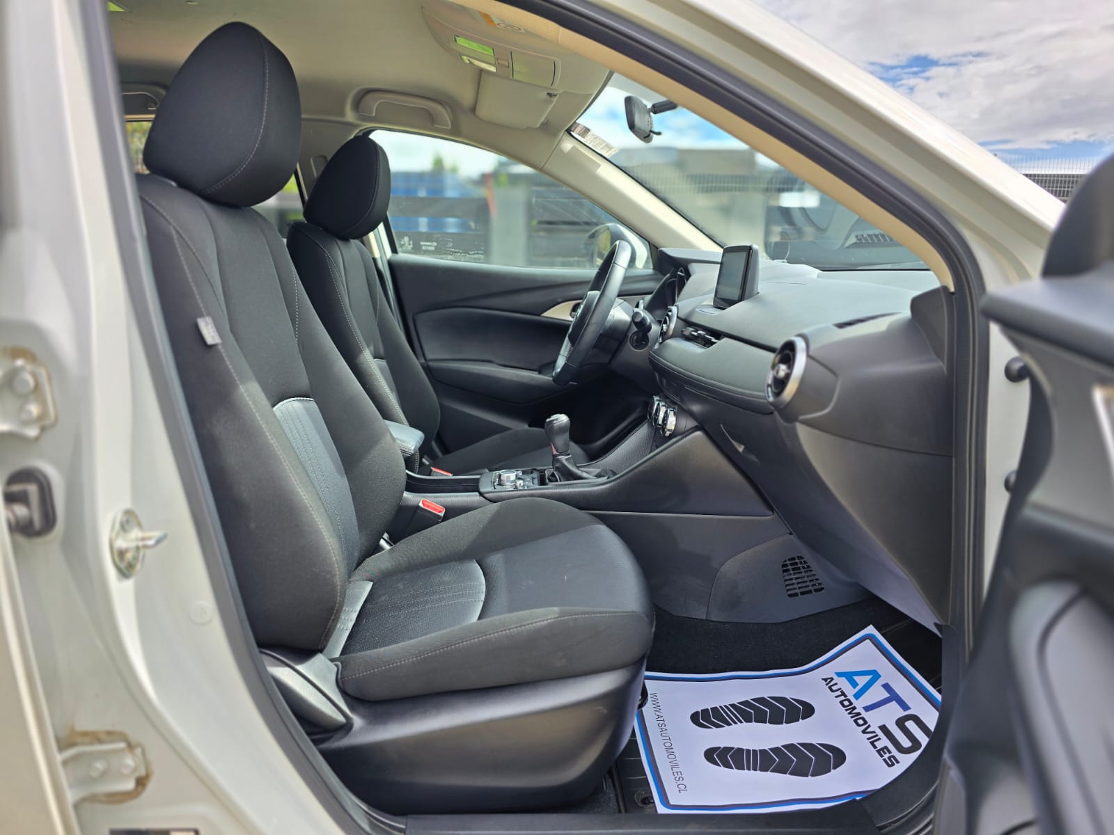 
								Mazda CX-3 R full									