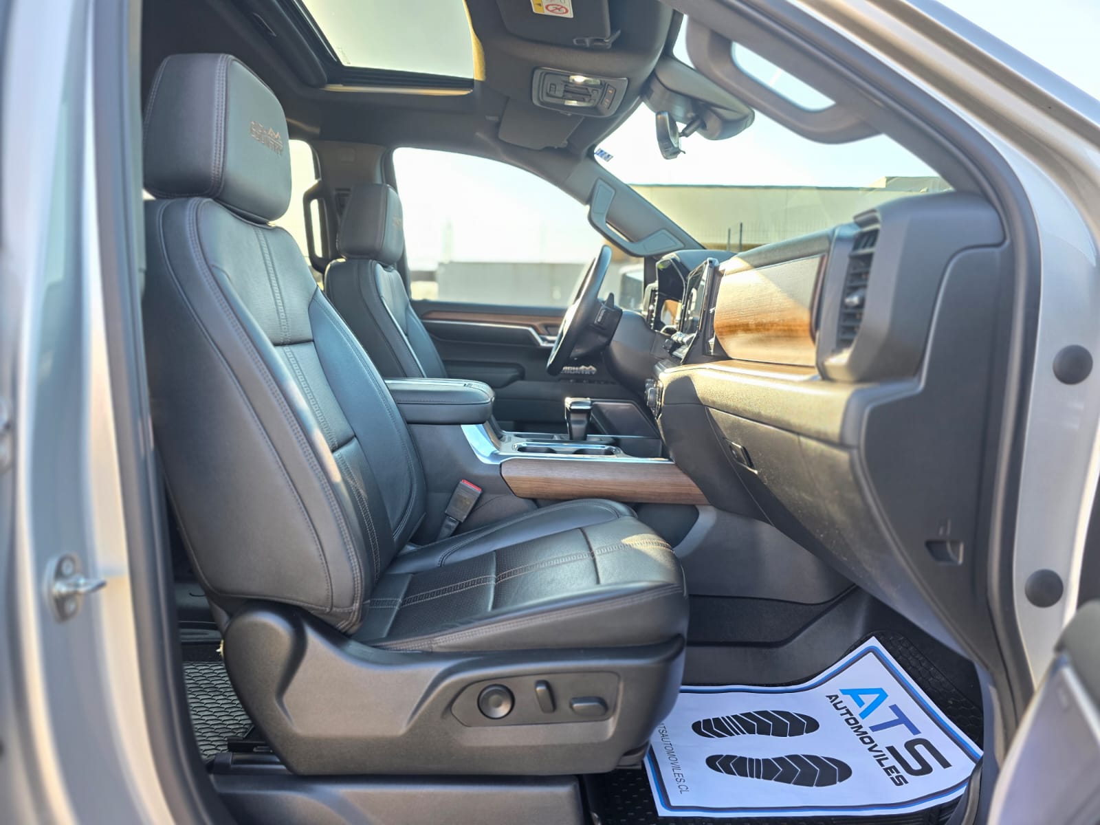 
								Chevrolet SILVERADO HIGH COUNTRY full									
