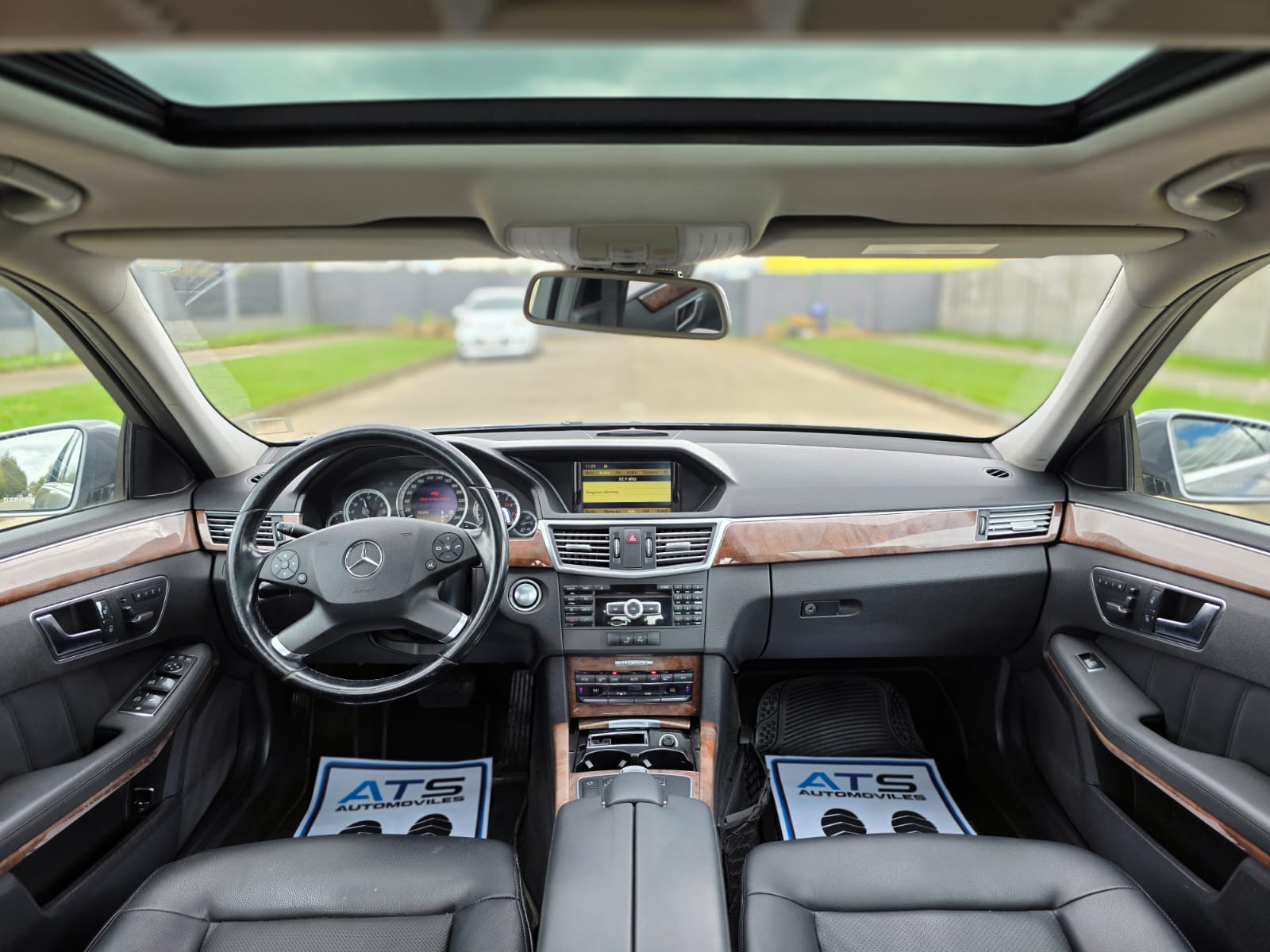 
								Mercedes E350 CGI ELEGANCE full									