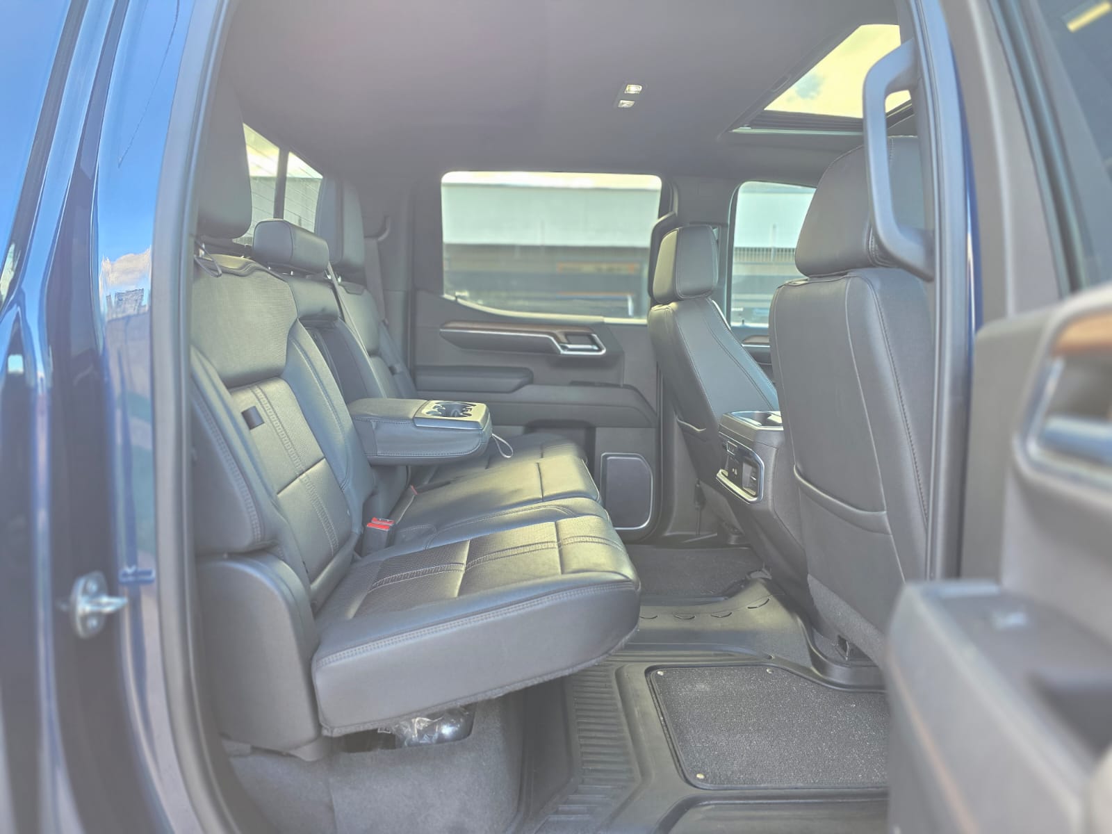 
								Chevrolet Silverado HIGH COUNTRY full									
