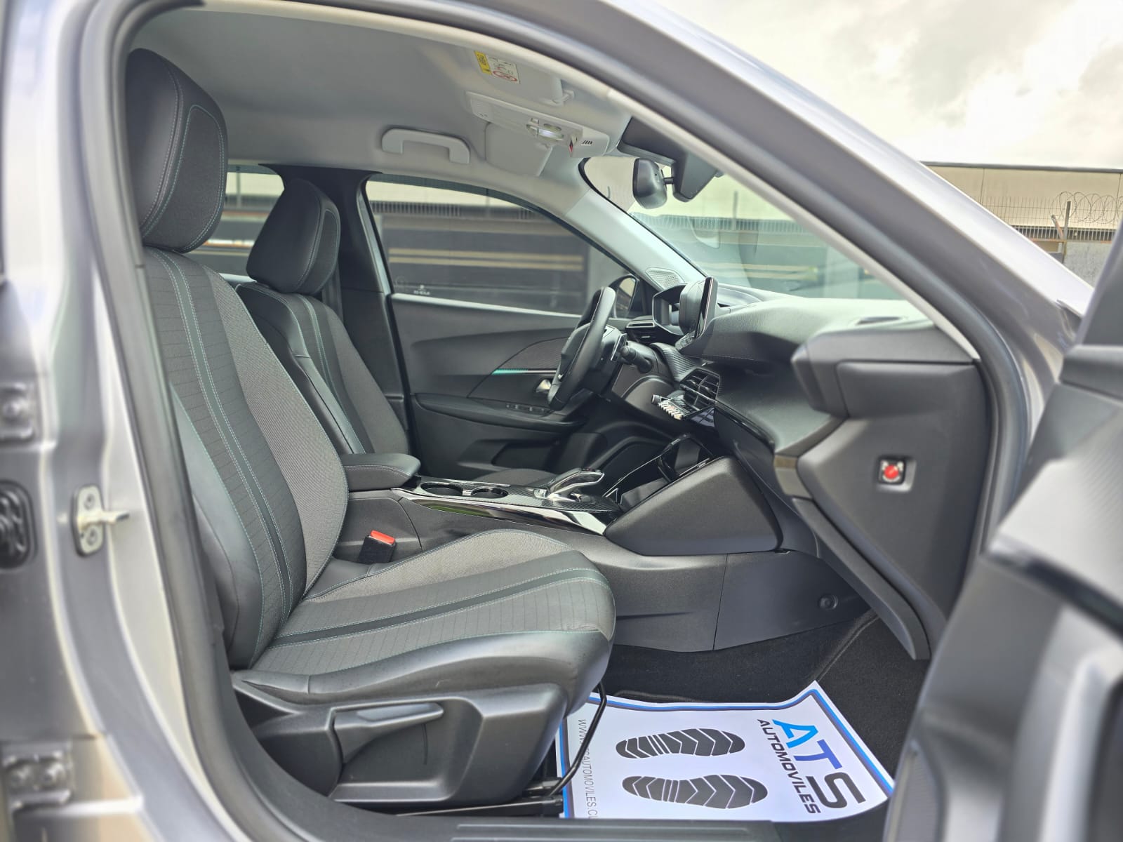 
								Peugeot 2008 ALLURE full									