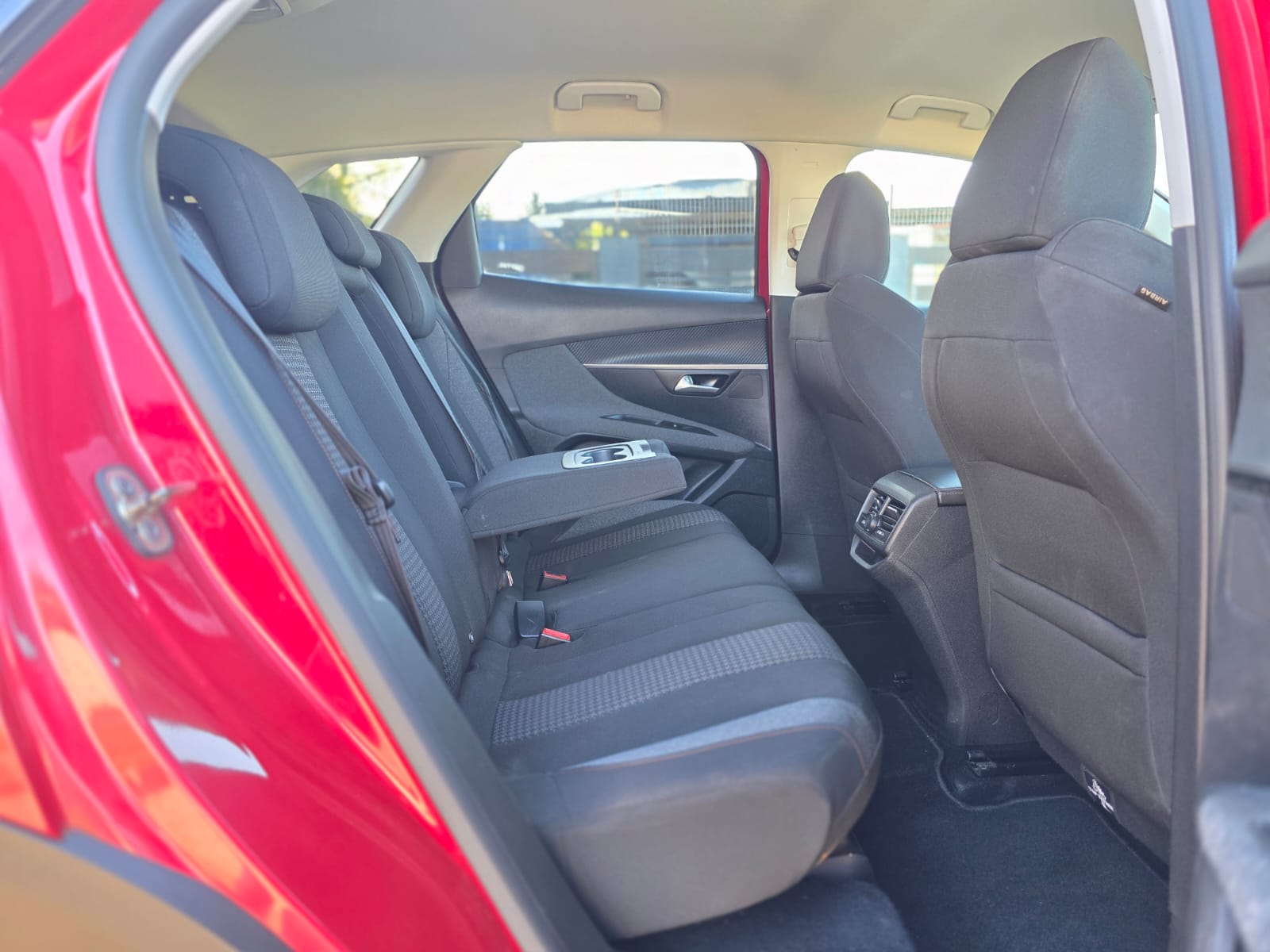 
								Peugeot 3008 ACTIVE full									