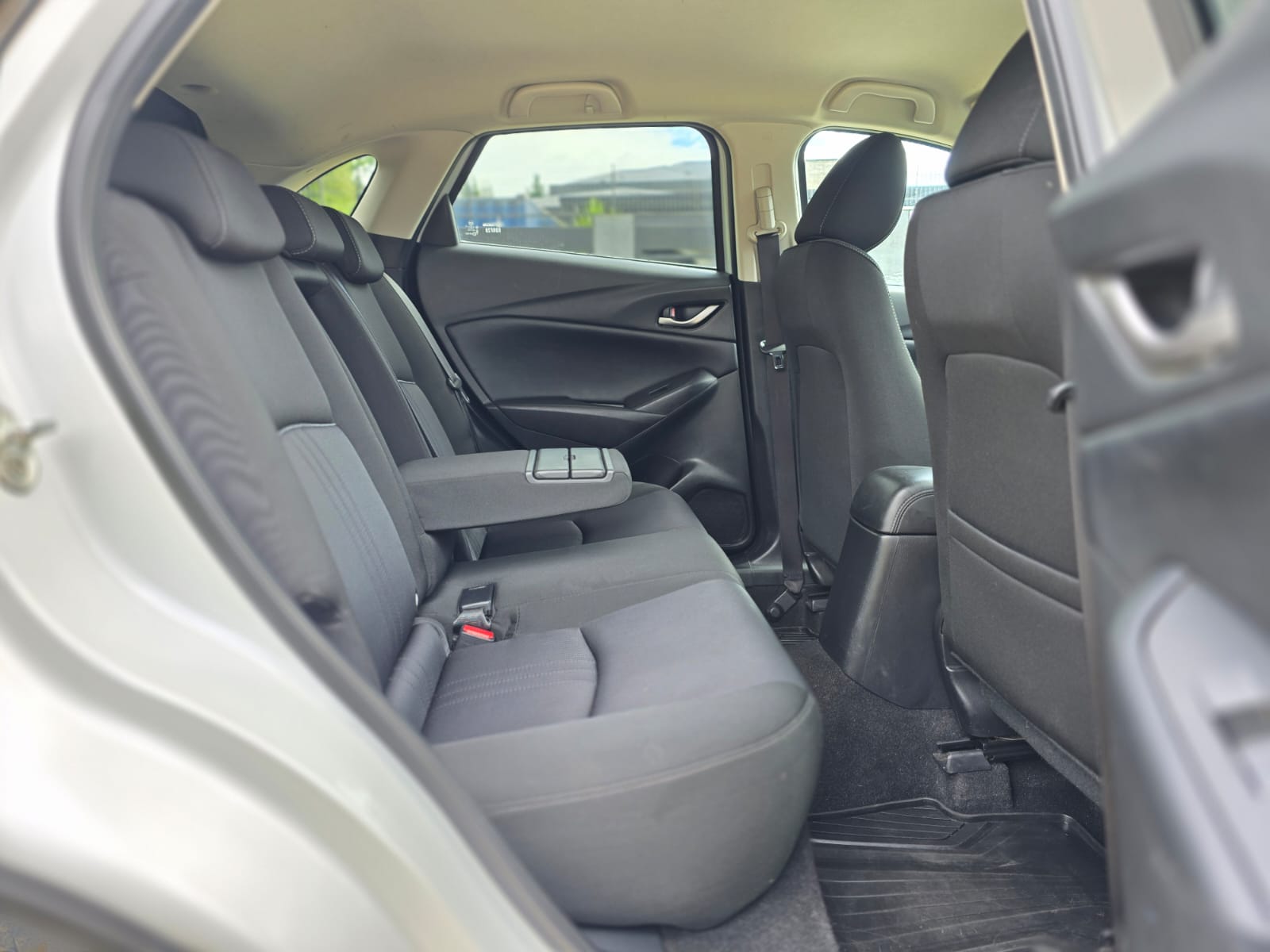 
								Mazda CX-3 R full									