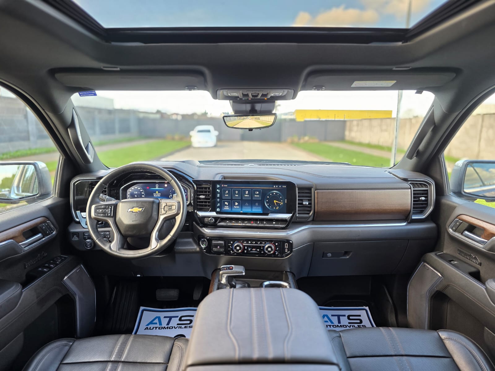 
								Chevrolet Silverado HIGH COUNTRY full									