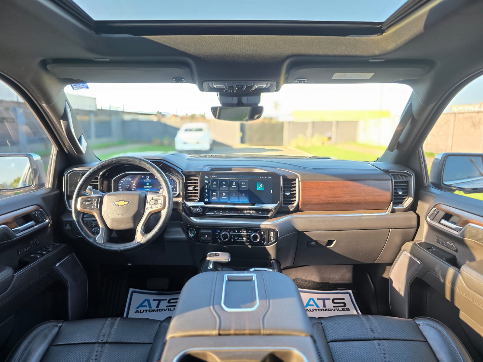 
								Chevrolet SILVERADO HIGH COUNTRY full									