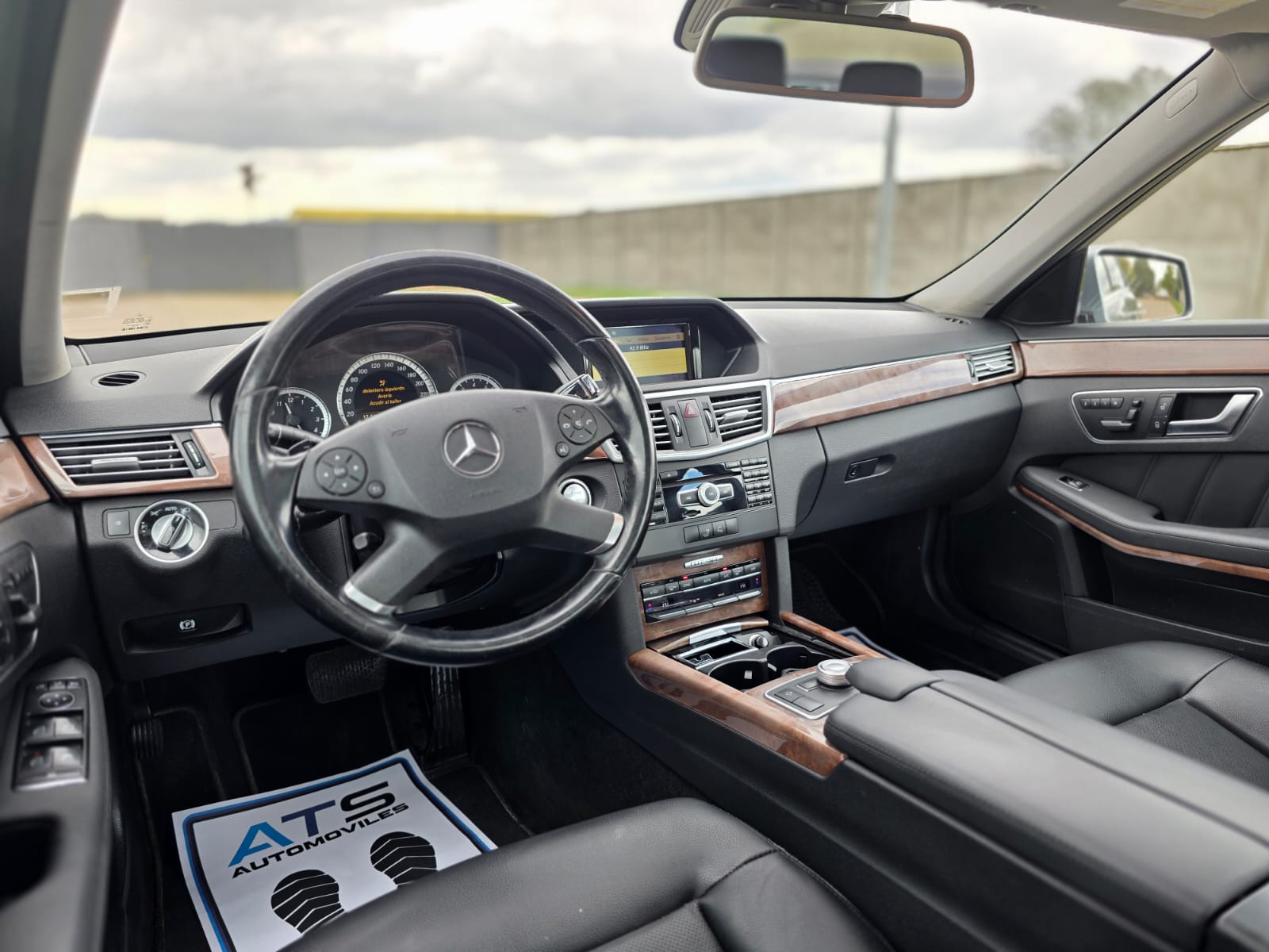 
								Mercedes E350 CGI ELEGANCE full									