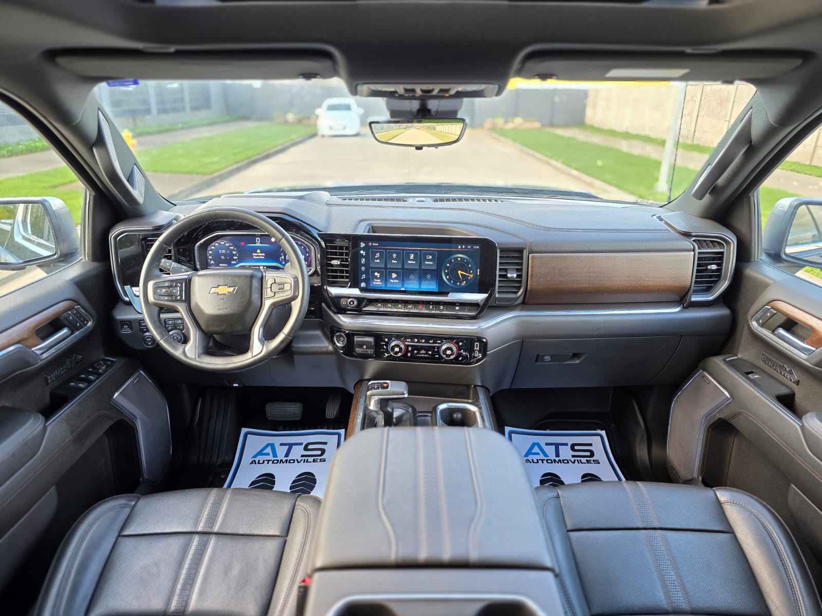 
								Chevrolet Silverado HIGH COUNTRY full									