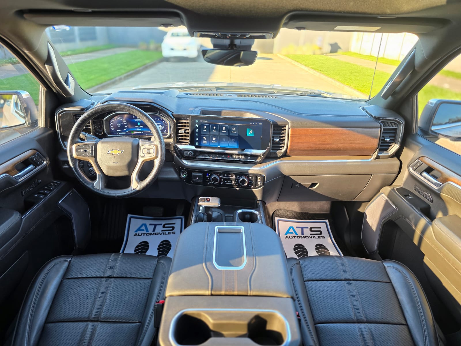 
								Chevrolet SILVERADO HIGH COUNTRY full									