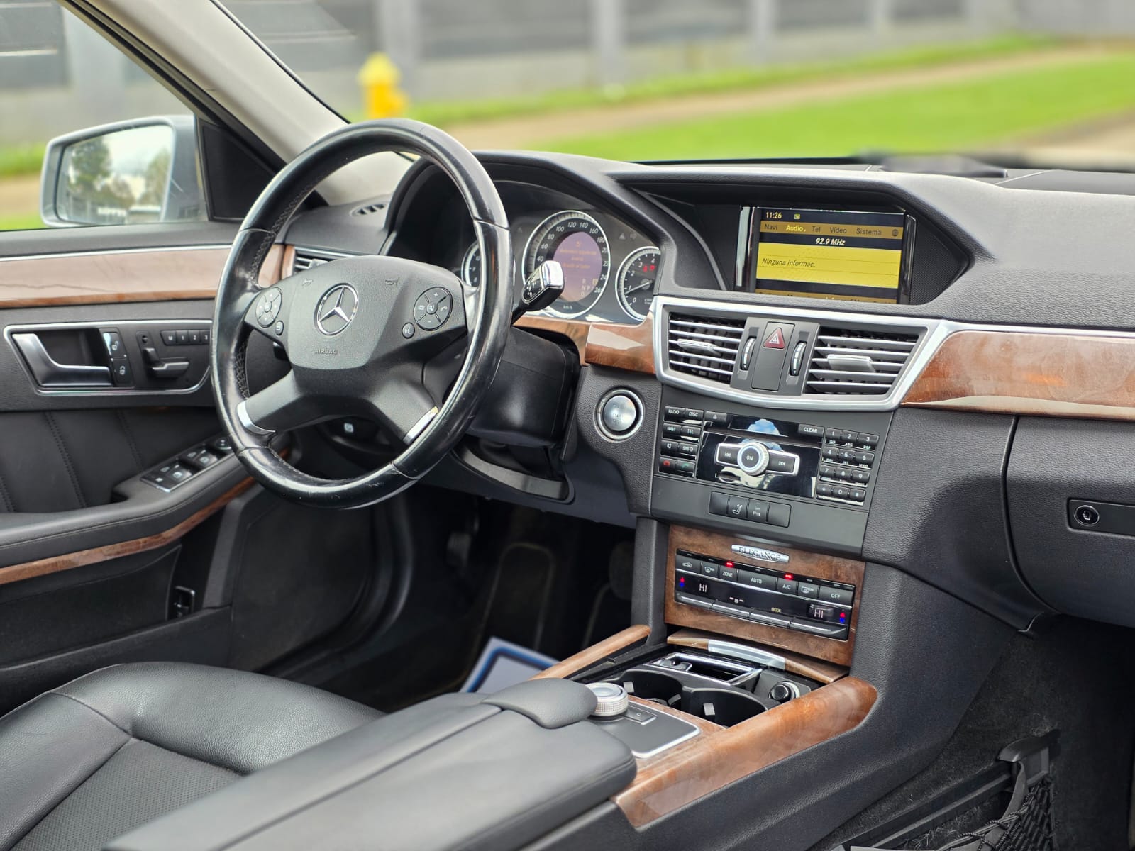 
								Mercedes E350 CGI ELEGANCE full									