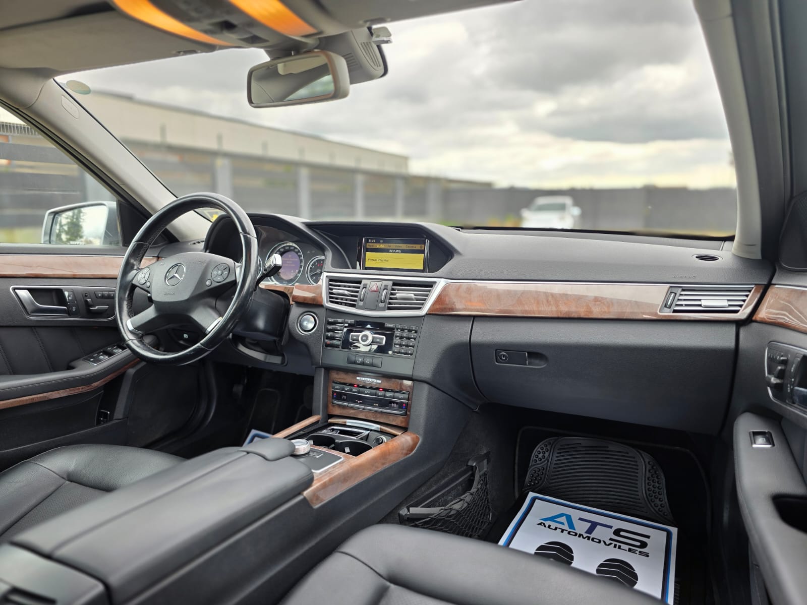 
								Mercedes E350 CGI ELEGANCE full									