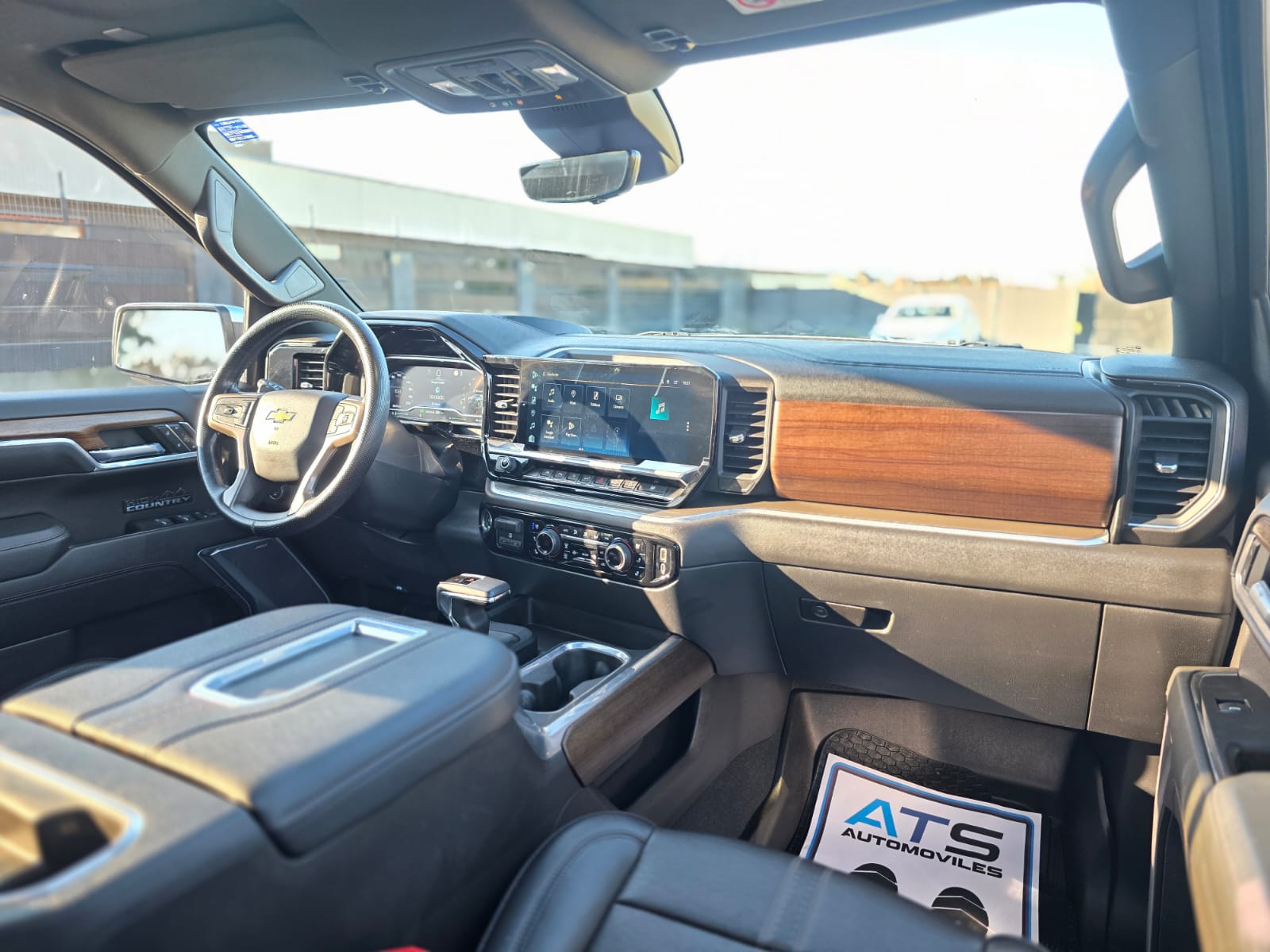 
								Chevrolet SILVERADO HIGH COUNTRY full									