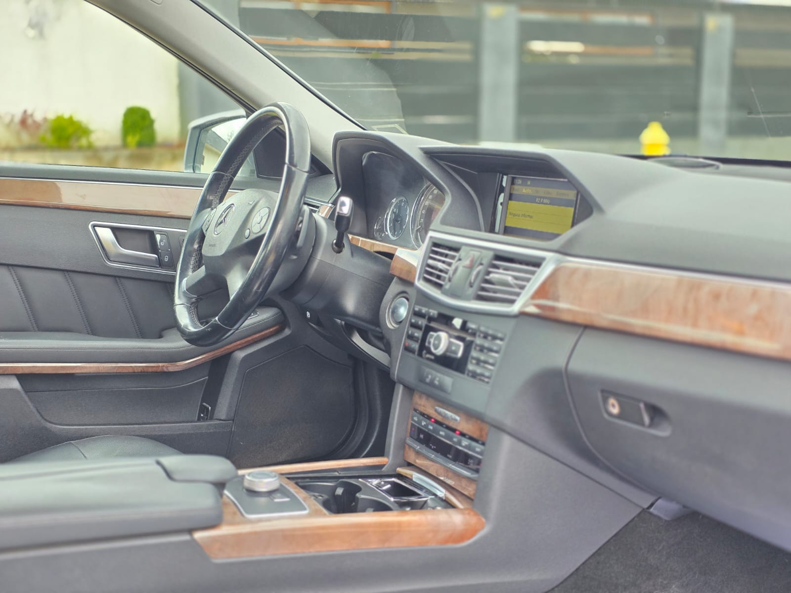 
								Mercedes E350 CGI ELEGANCE full									