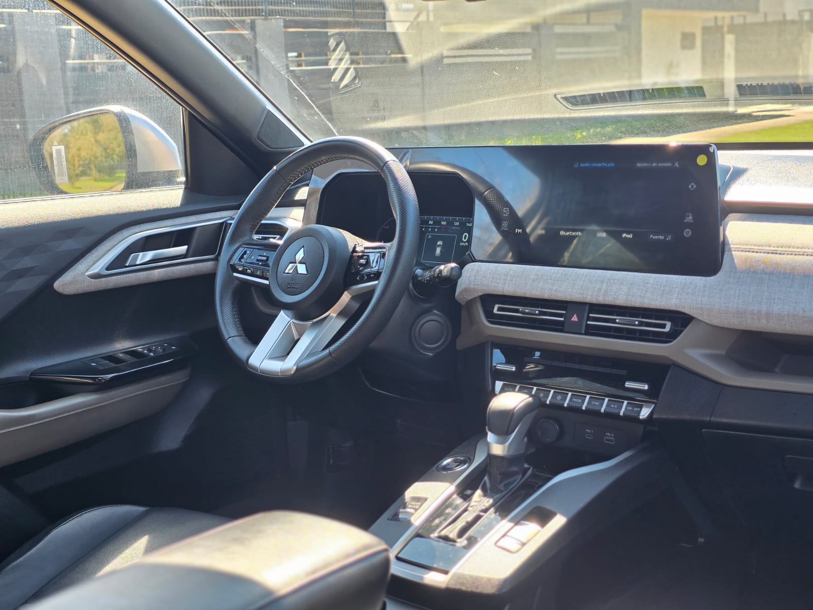 
								Mitsubishi NEW OUTLANDER SPORT GLS full									