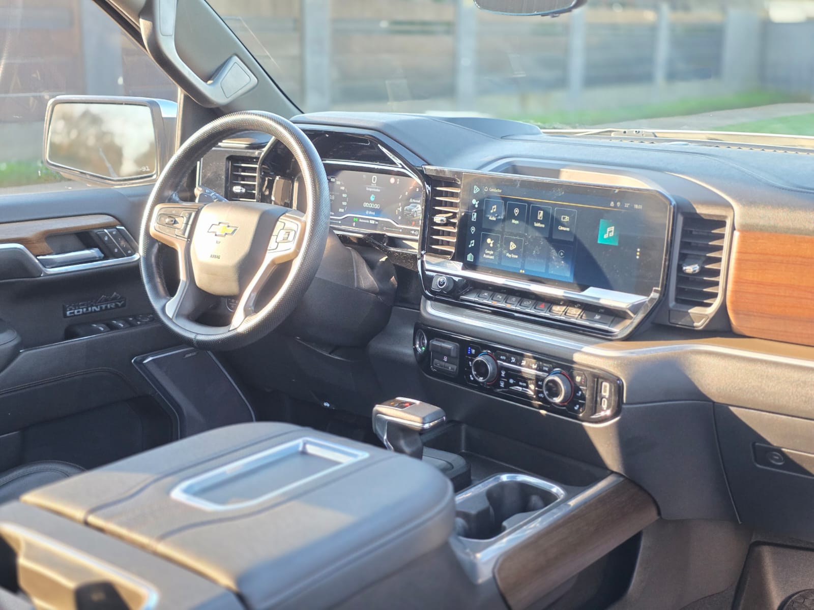 
								Chevrolet SILVERADO HIGH COUNTRY full									