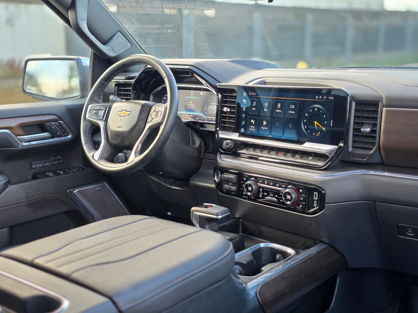 
								Chevrolet Silverado HIGH COUNTRY full									
