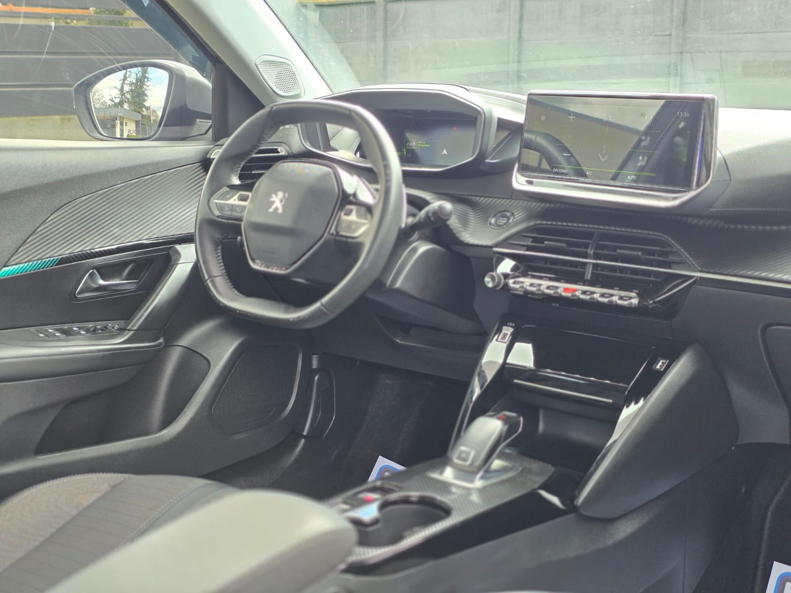 
								Peugeot 2008 ALLURE full									