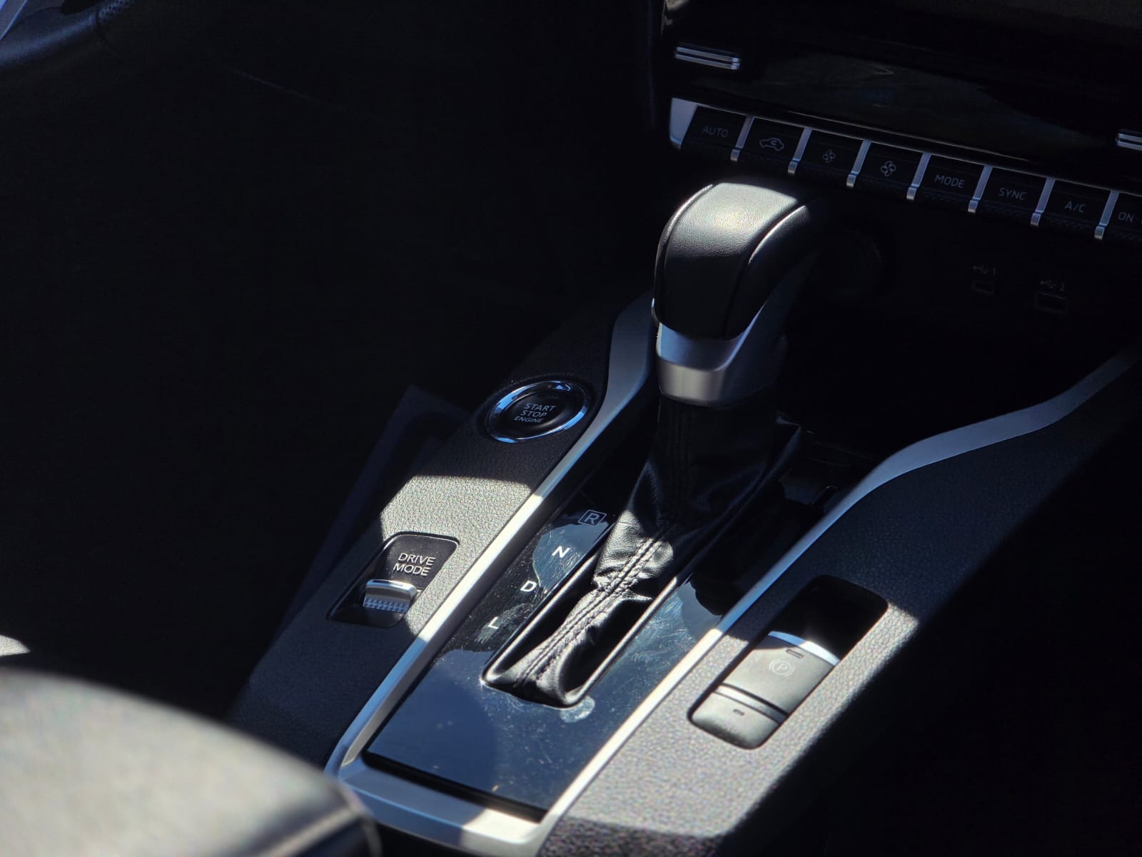
								Mitsubishi NEW OUTLANDER SPORT GLS full									