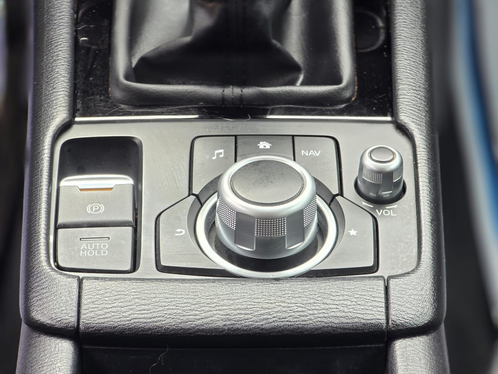 
								Mazda CX-3 R full									