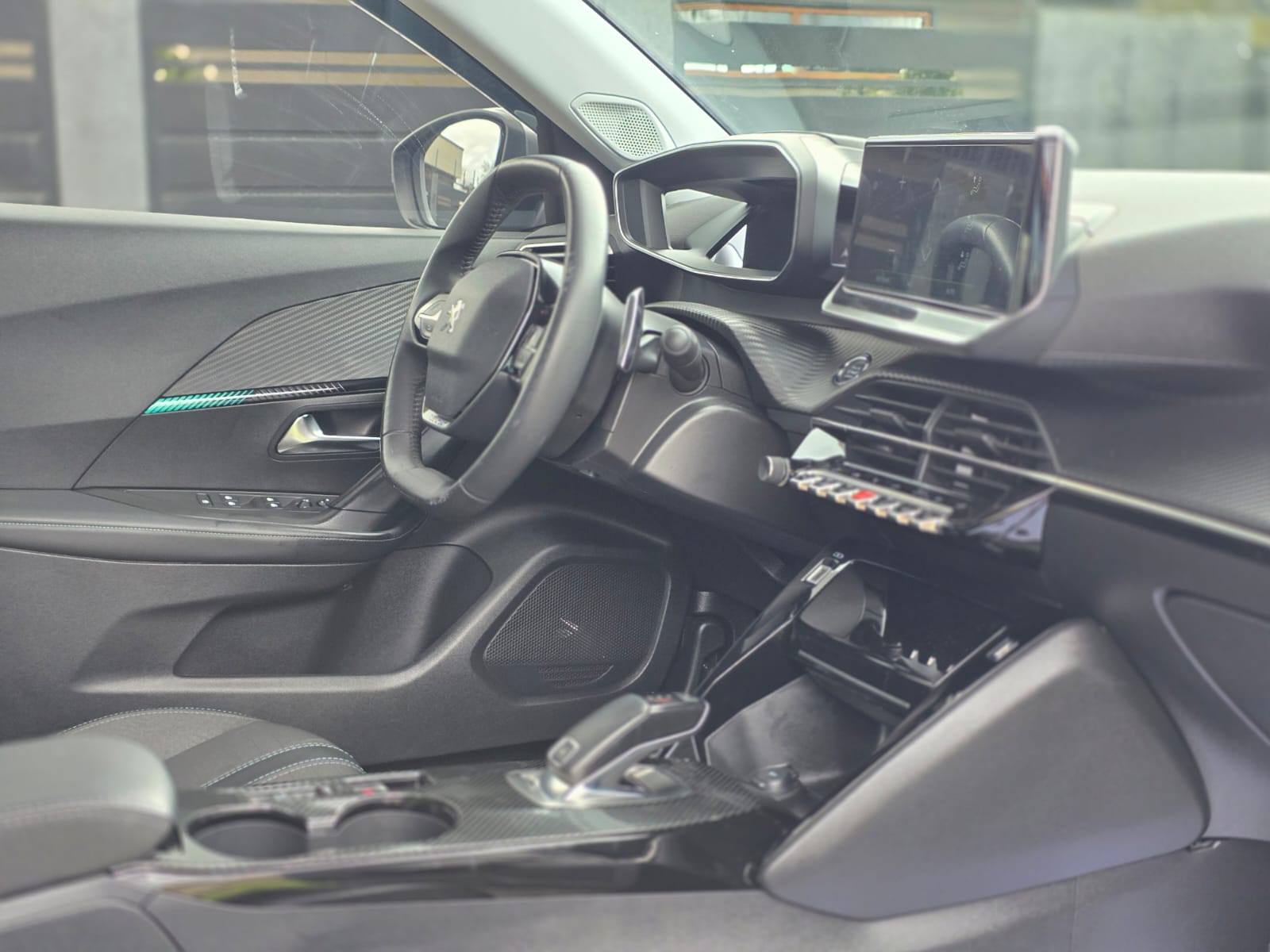 
								Peugeot 2008 ALLURE full									