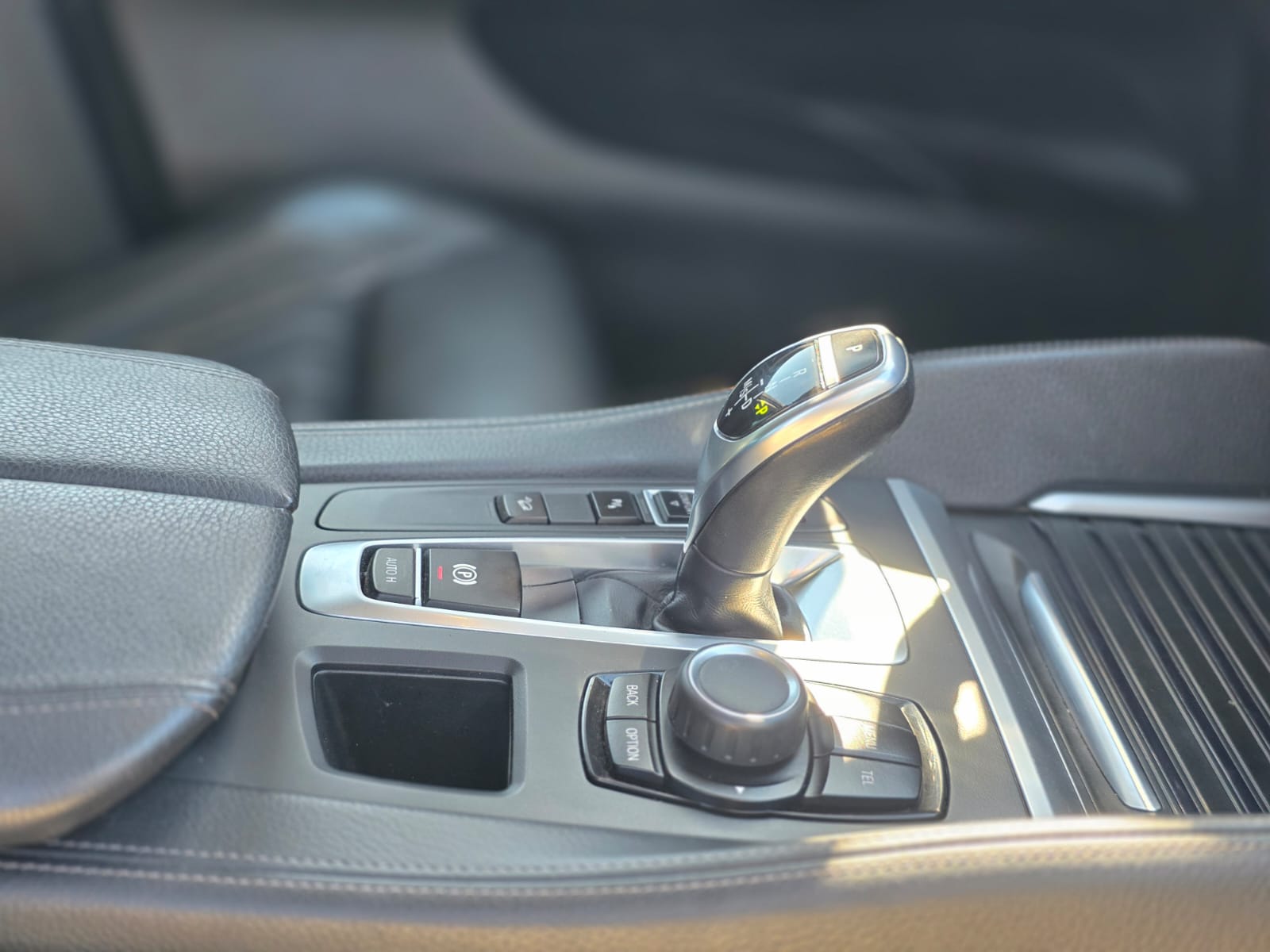 
								BMW X6 X-DRIVE full									