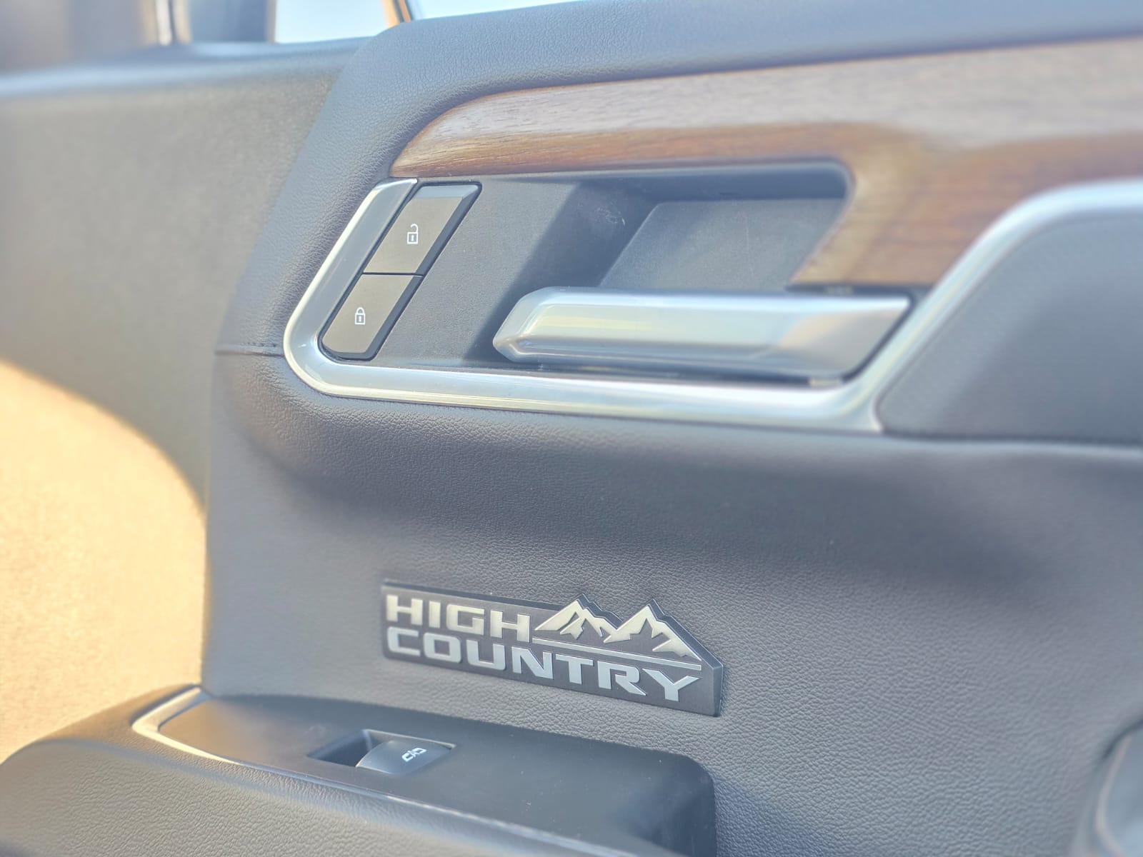 
								Chevrolet SILVERADO HIGH COUNTRY full									