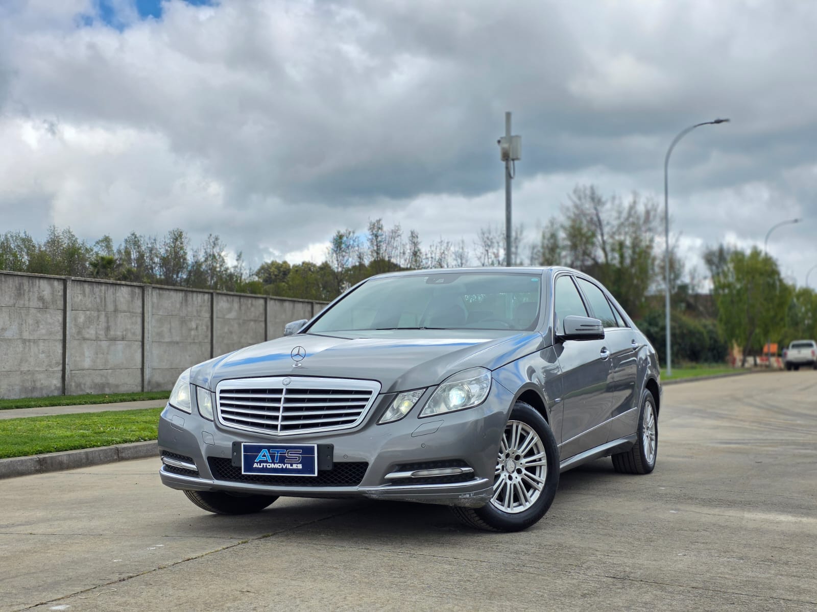 
								Mercedes E350 CGI ELEGANCE full									