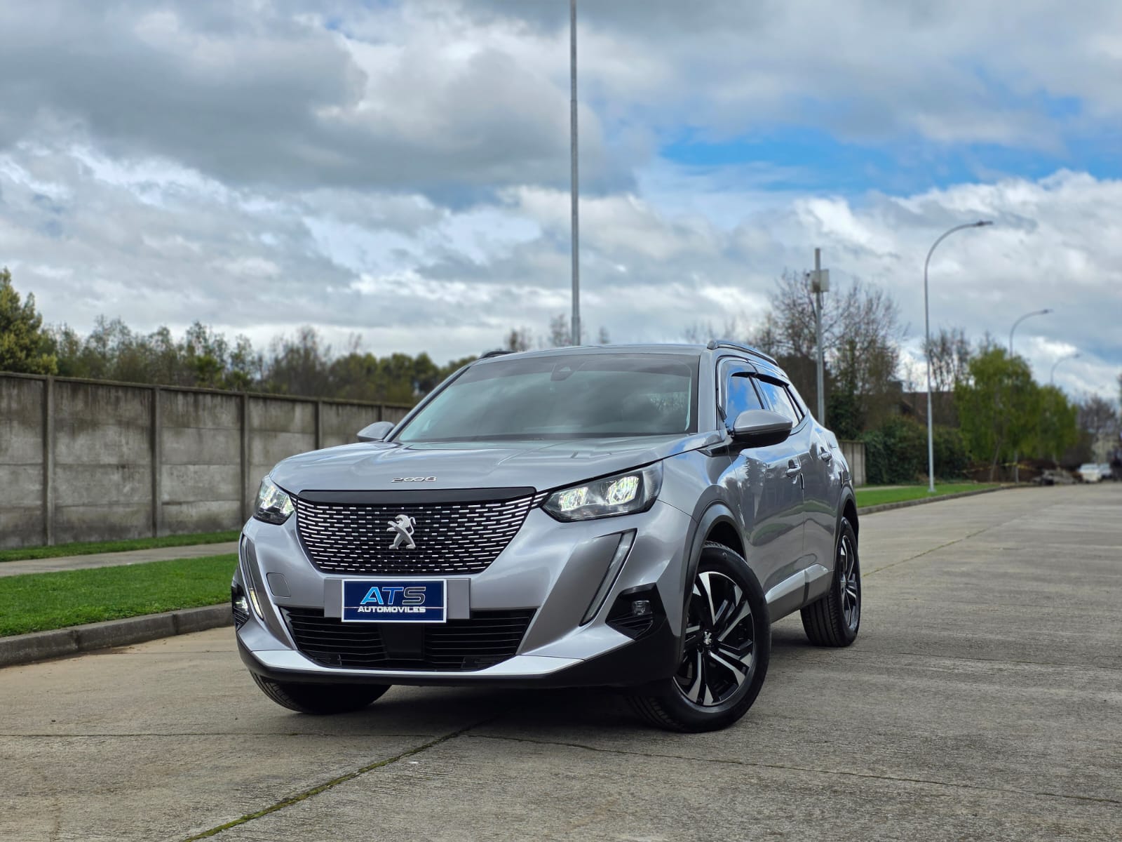 
								Peugeot 2008 ALLURE full									