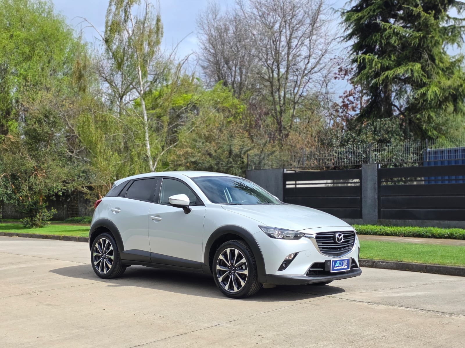 
								Mazda CX-3 R full									