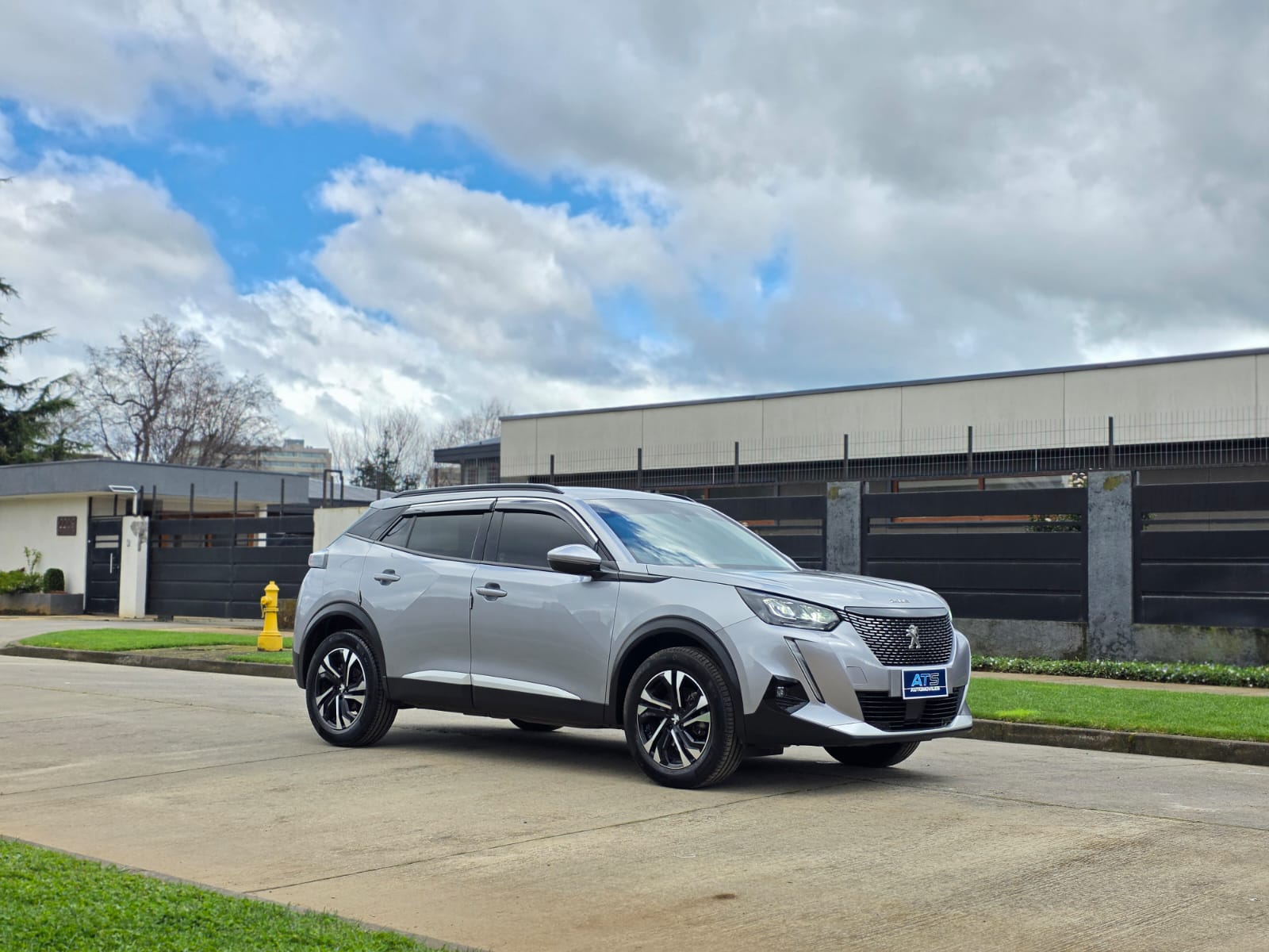 
								Peugeot 2008 ALLURE full									