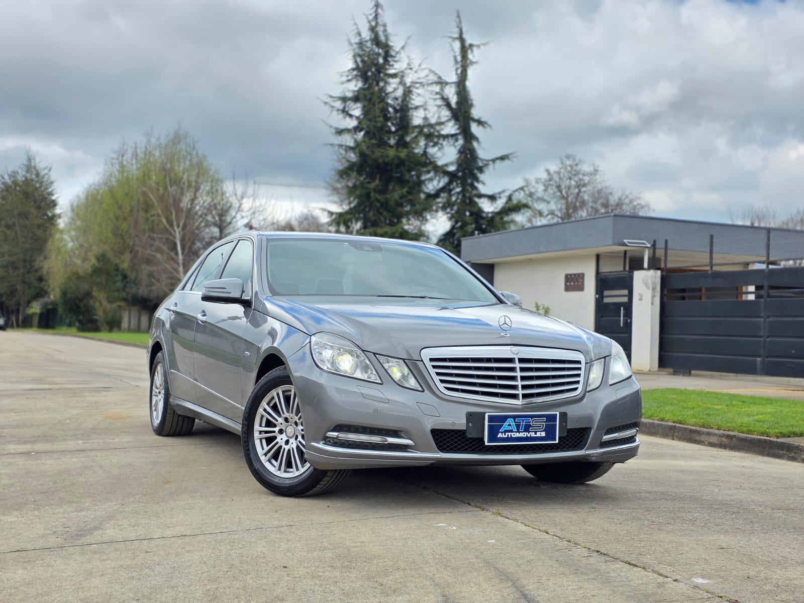 
								Mercedes E350 CGI ELEGANCE full									