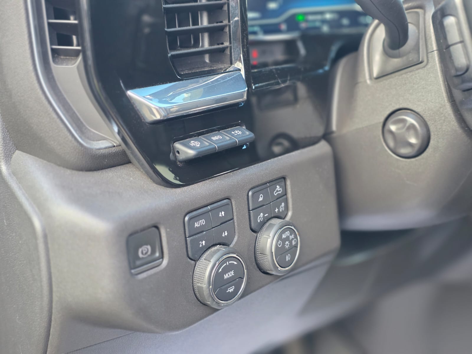 
								Chevrolet Silverado HIGH COUNTRY full									