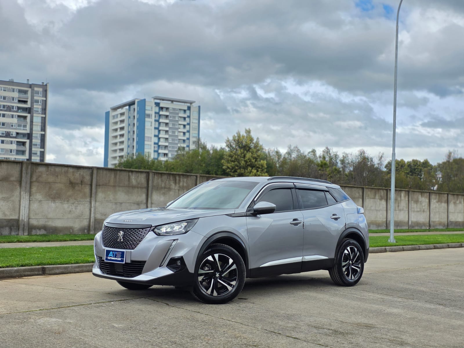 
								Peugeot 2008 ALLURE full									
