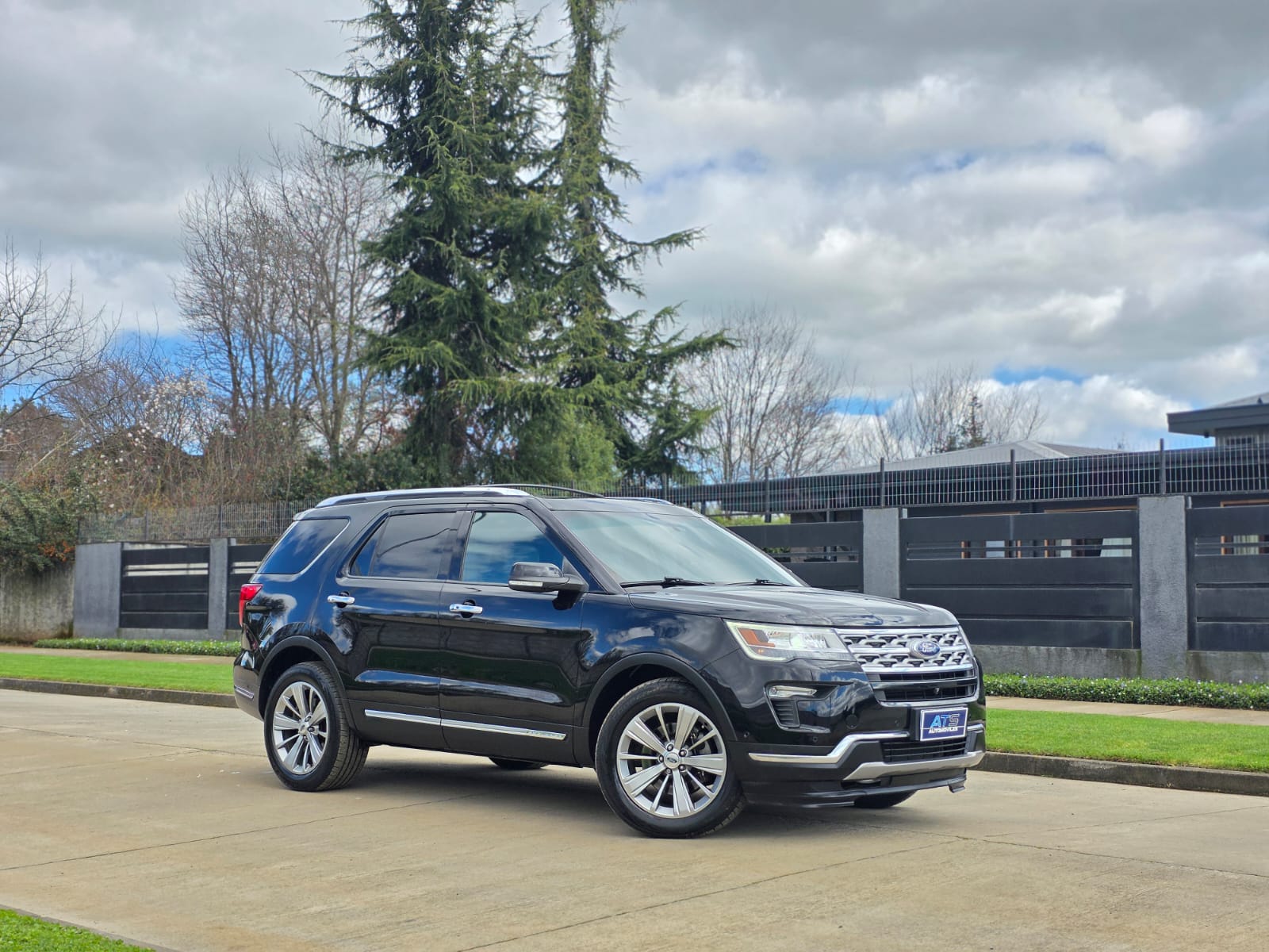 
								Ford EXPLORER LIMITED full									
