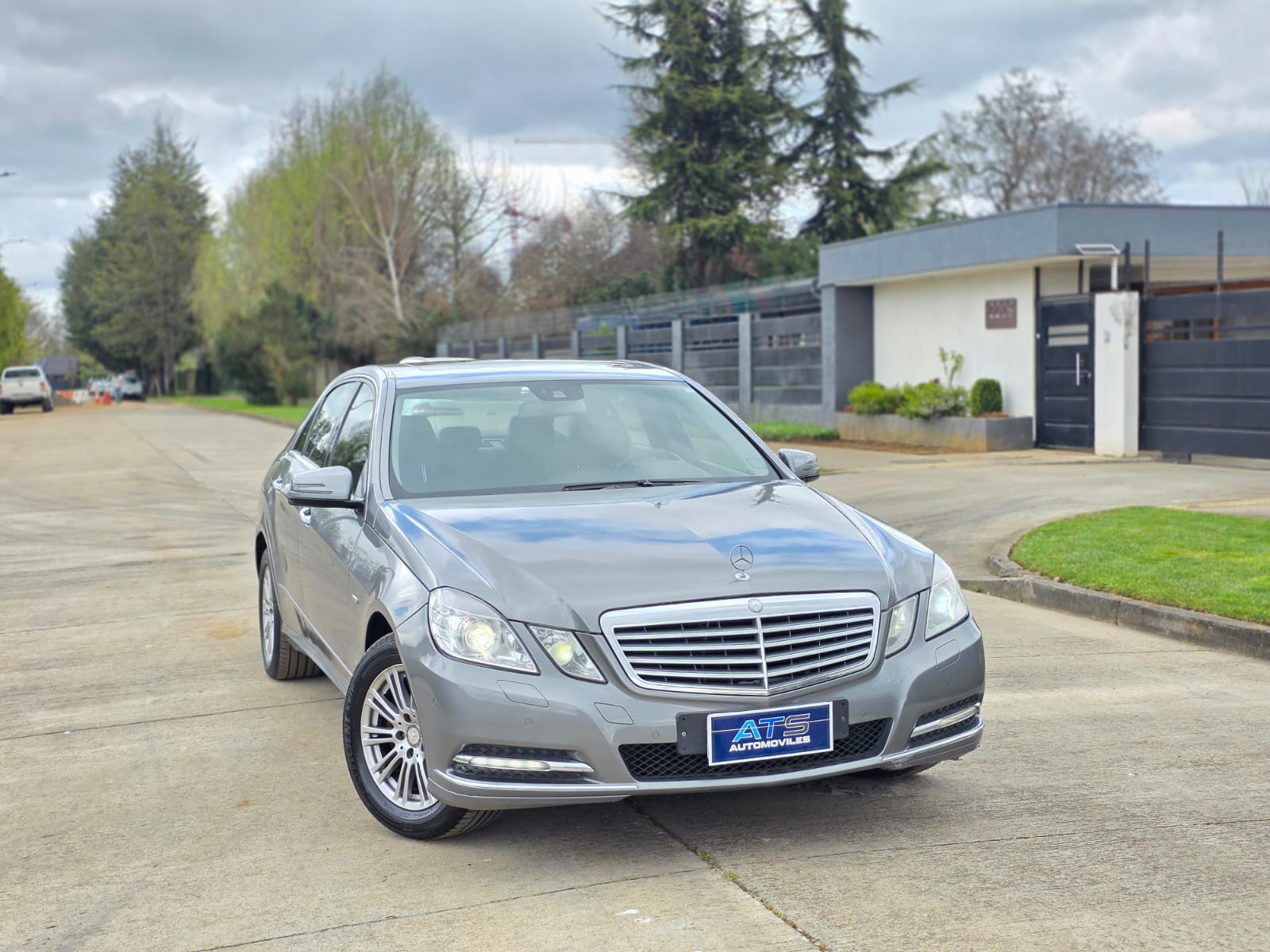 
								Mercedes E350 CGI ELEGANCE full									