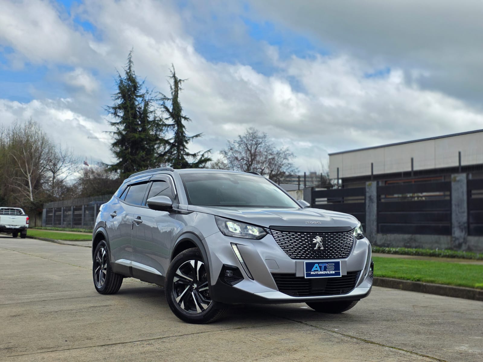
								Peugeot 2008 ALLURE full									