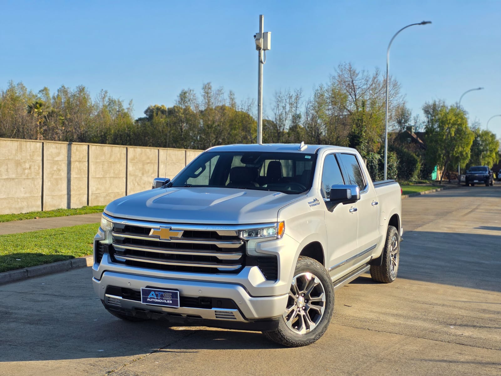 
								Chevrolet SILVERADO HIGH COUNTRY full									