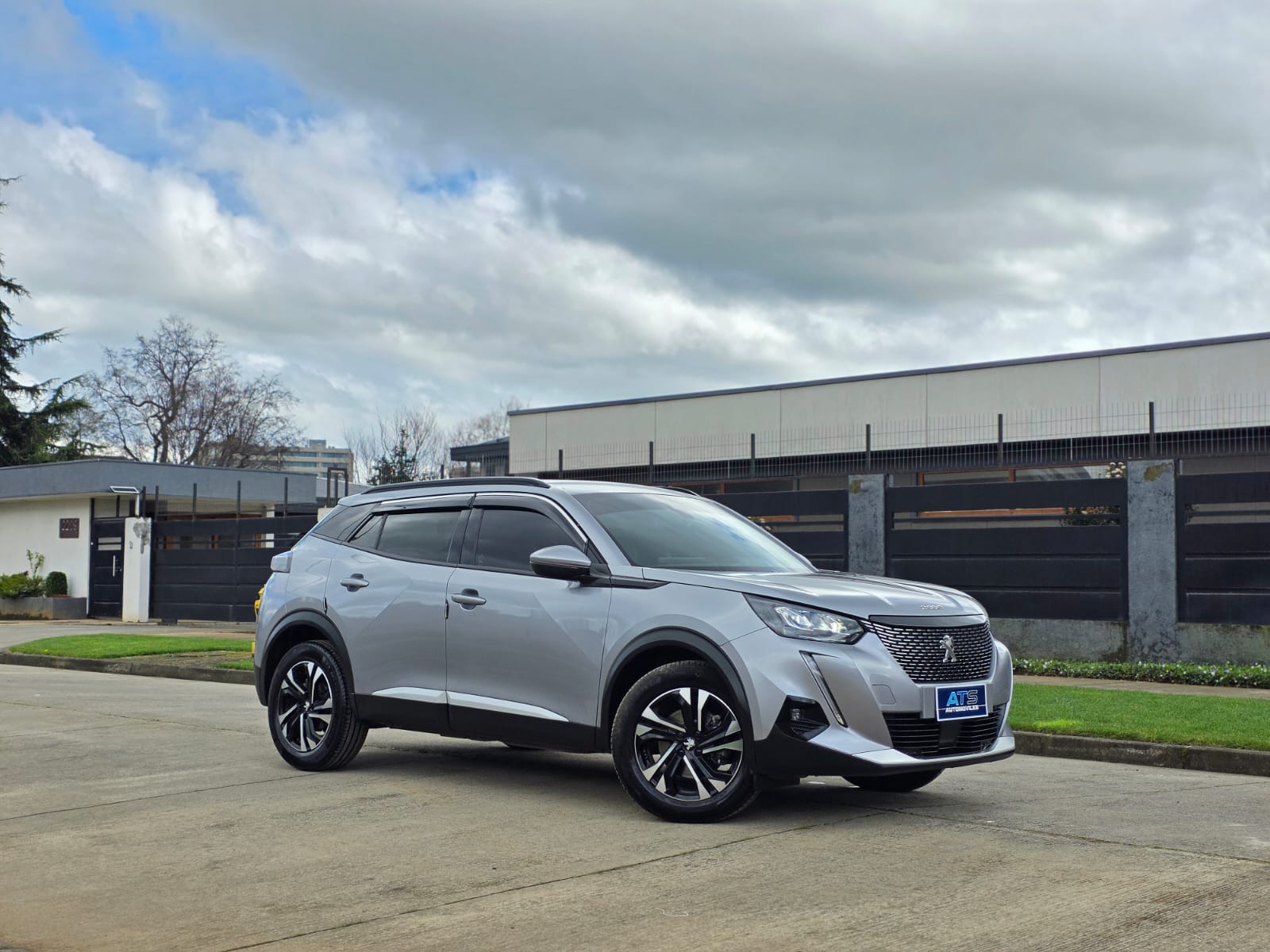 
								Peugeot 2008 ALLURE full									