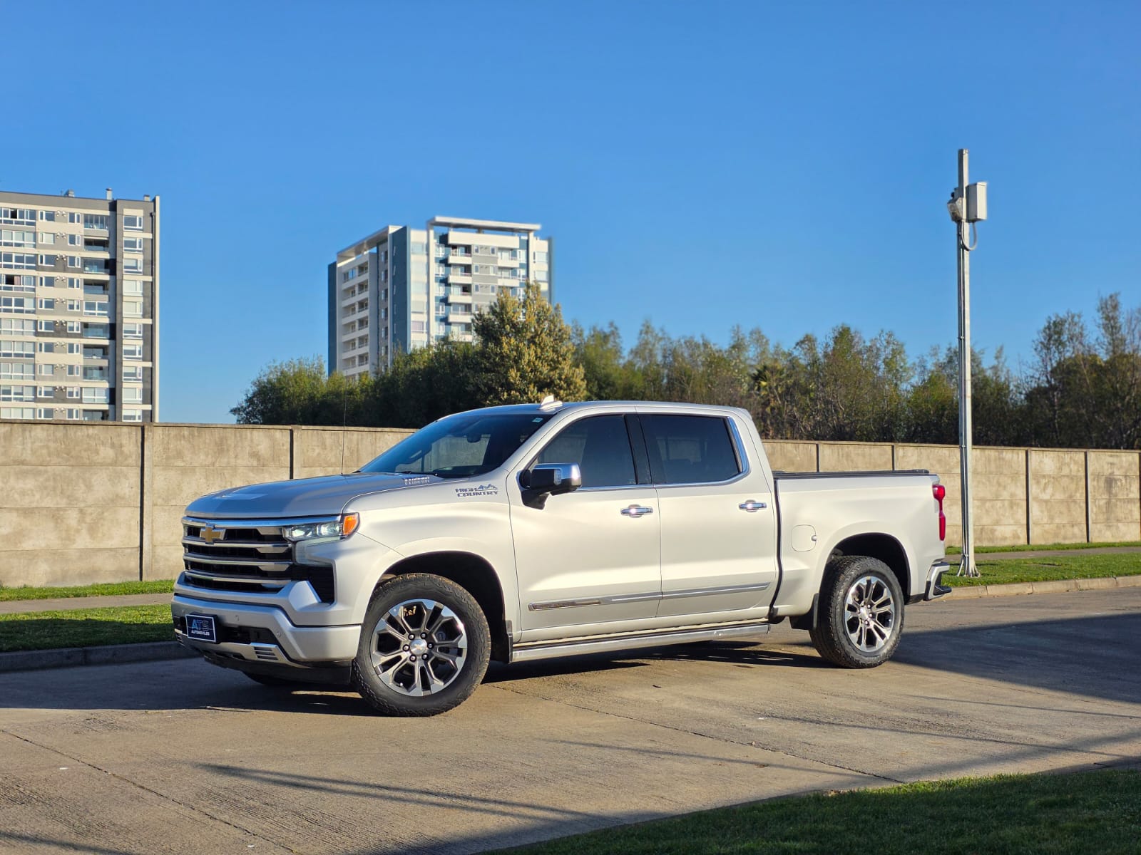 
								Chevrolet SILVERADO HIGH COUNTRY full									