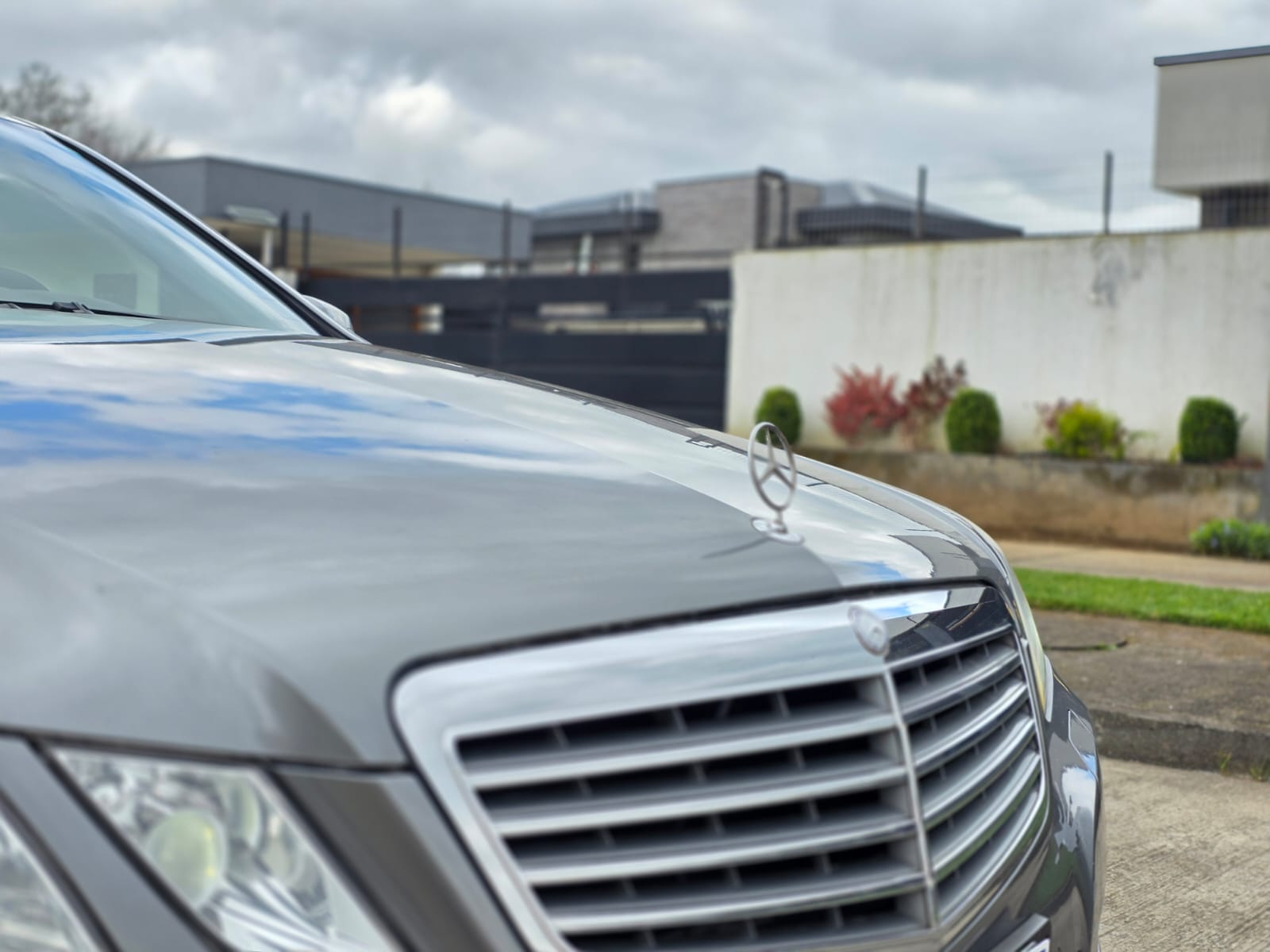 
								Mercedes E350 CGI ELEGANCE full									