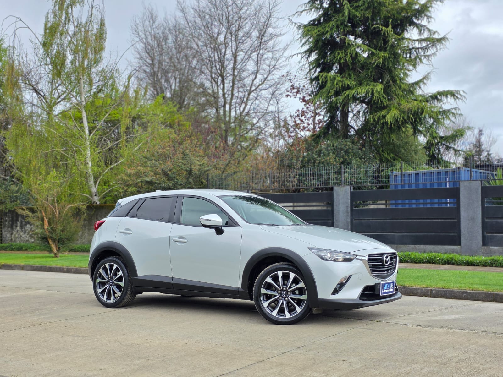 
								Mazda CX-3 R full									