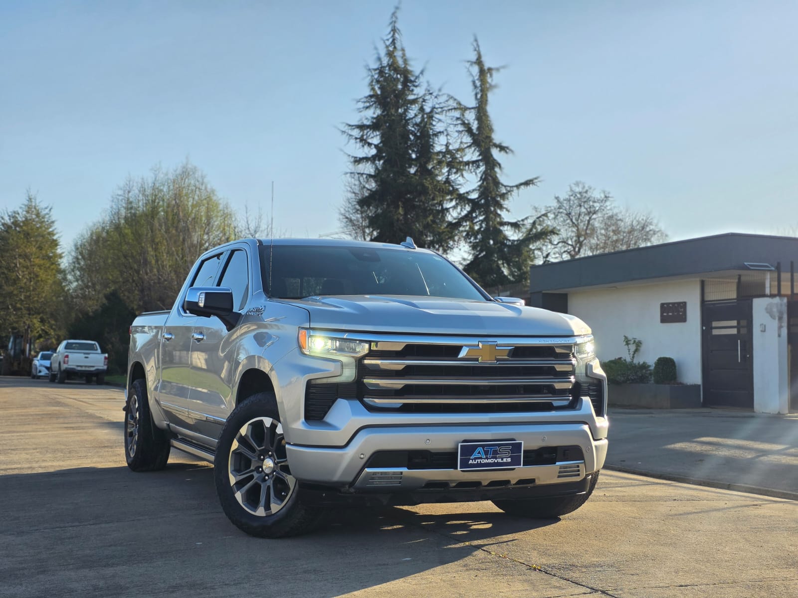 
								Chevrolet SILVERADO HIGH COUNTRY full									