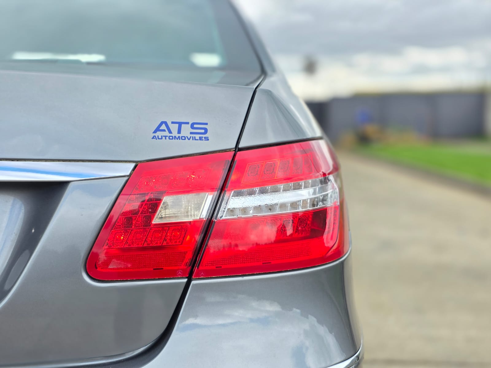 
								Mercedes E350 CGI ELEGANCE full									