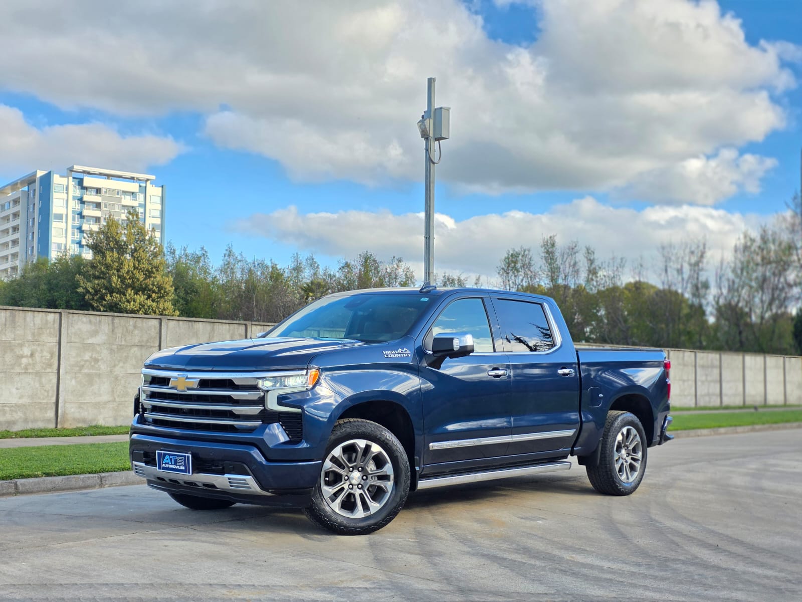 
								Chevrolet Silverado HIGH COUNTRY full									