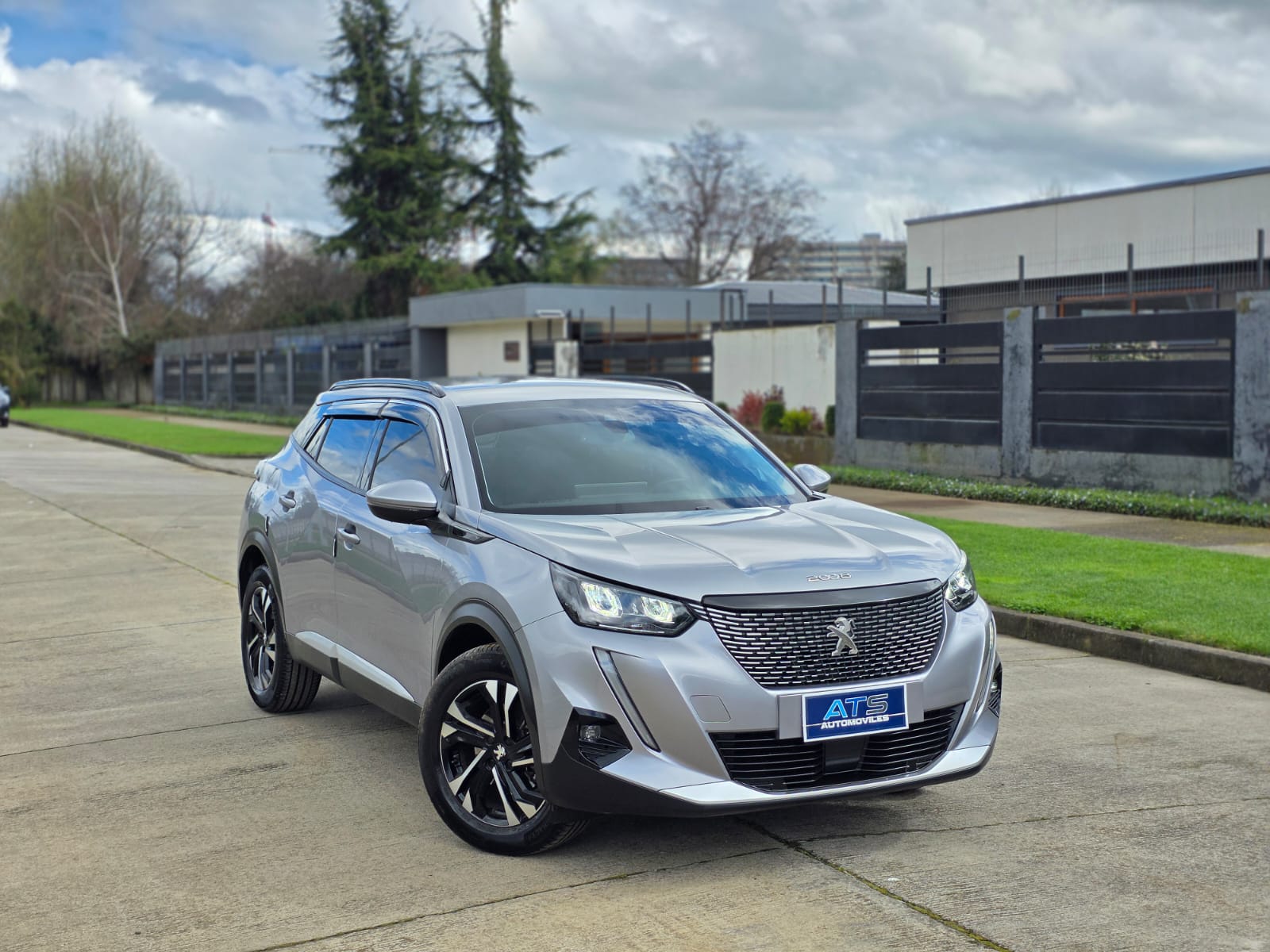 
								Peugeot 2008 ALLURE full									
